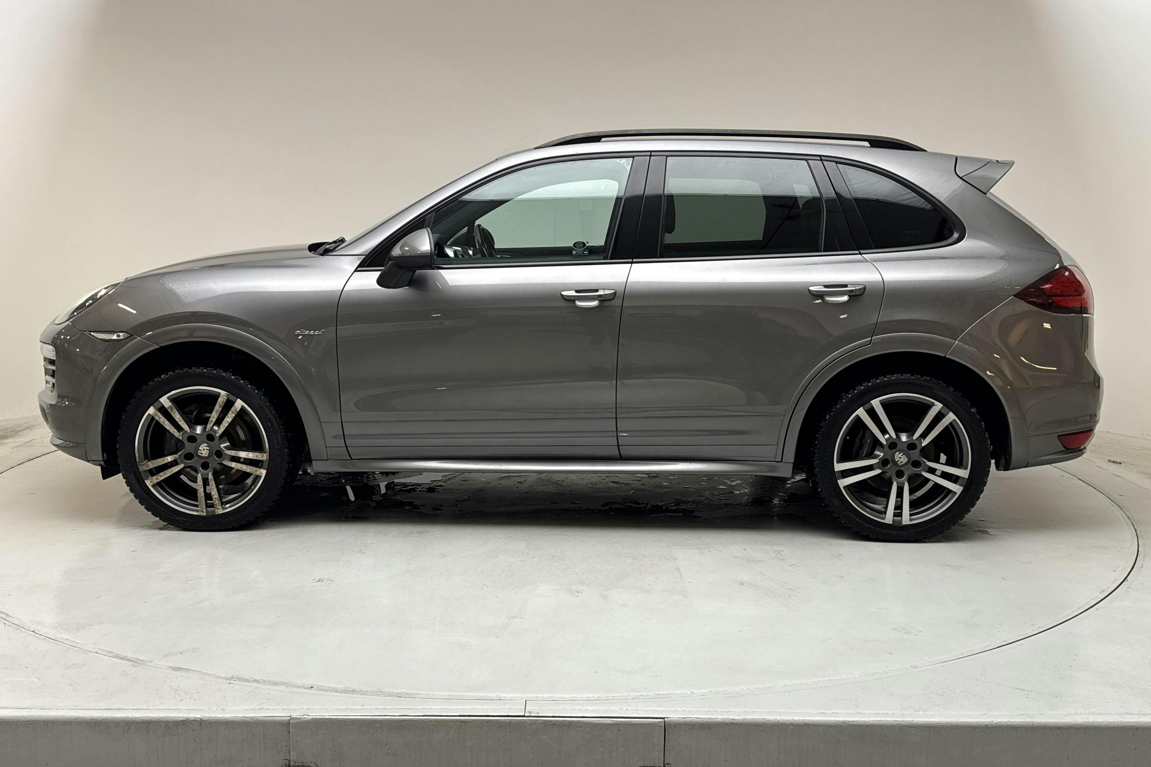 Presentationsfoto 2 av 16: Porsche Cayenne Diesel 3.0 (245hk) - 20 401 mil - Automat - grå - 2013