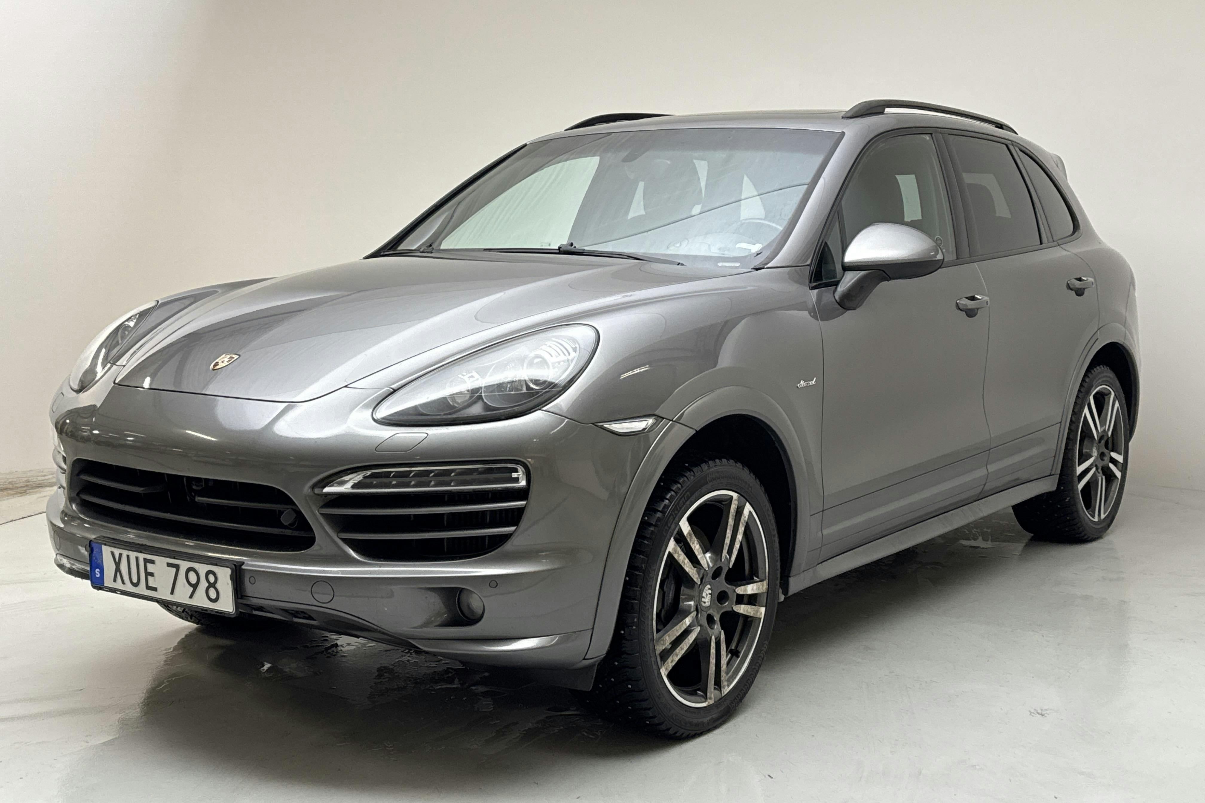Presentationsfoto 1 av 16: Porsche Cayenne Diesel 3.0 (245hk) - 20 401 mil - Automat - grå - 2013