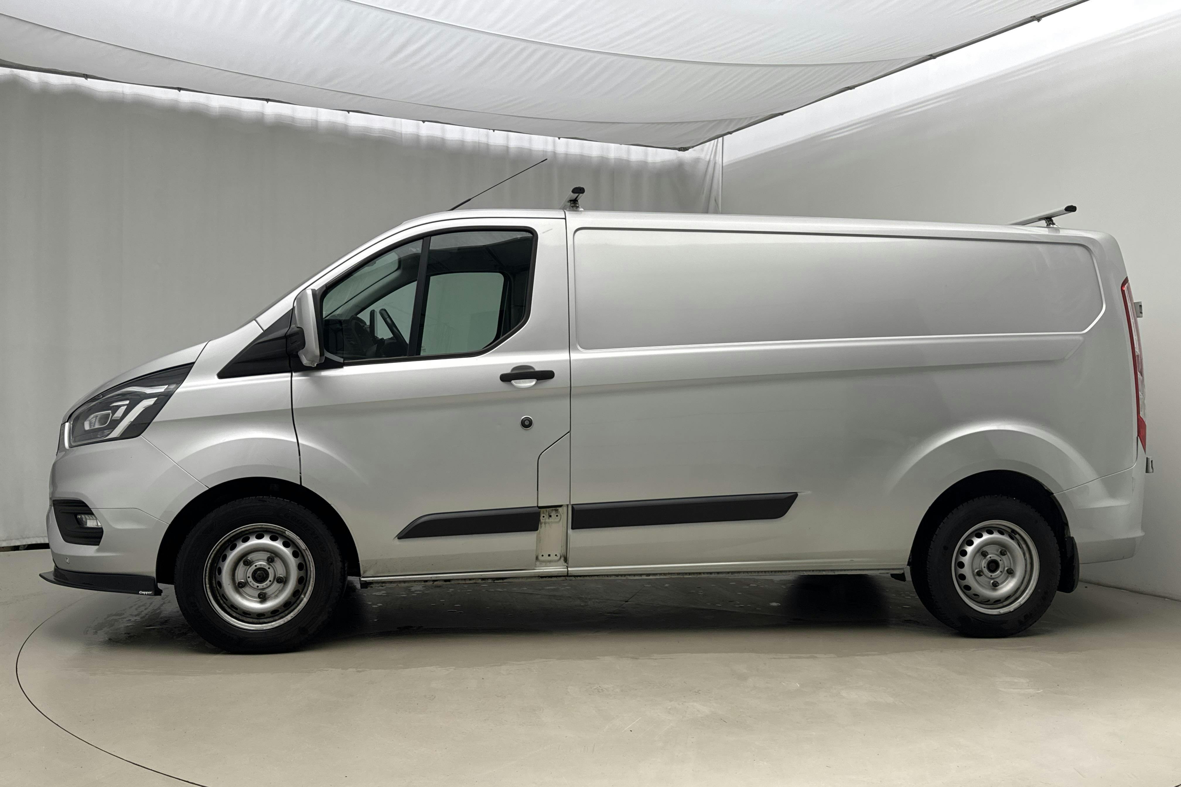Presentation photo 2 of 17: Ford Transit Custom 300 (130hk) - 174 840 km - Automatic - gray - 2019