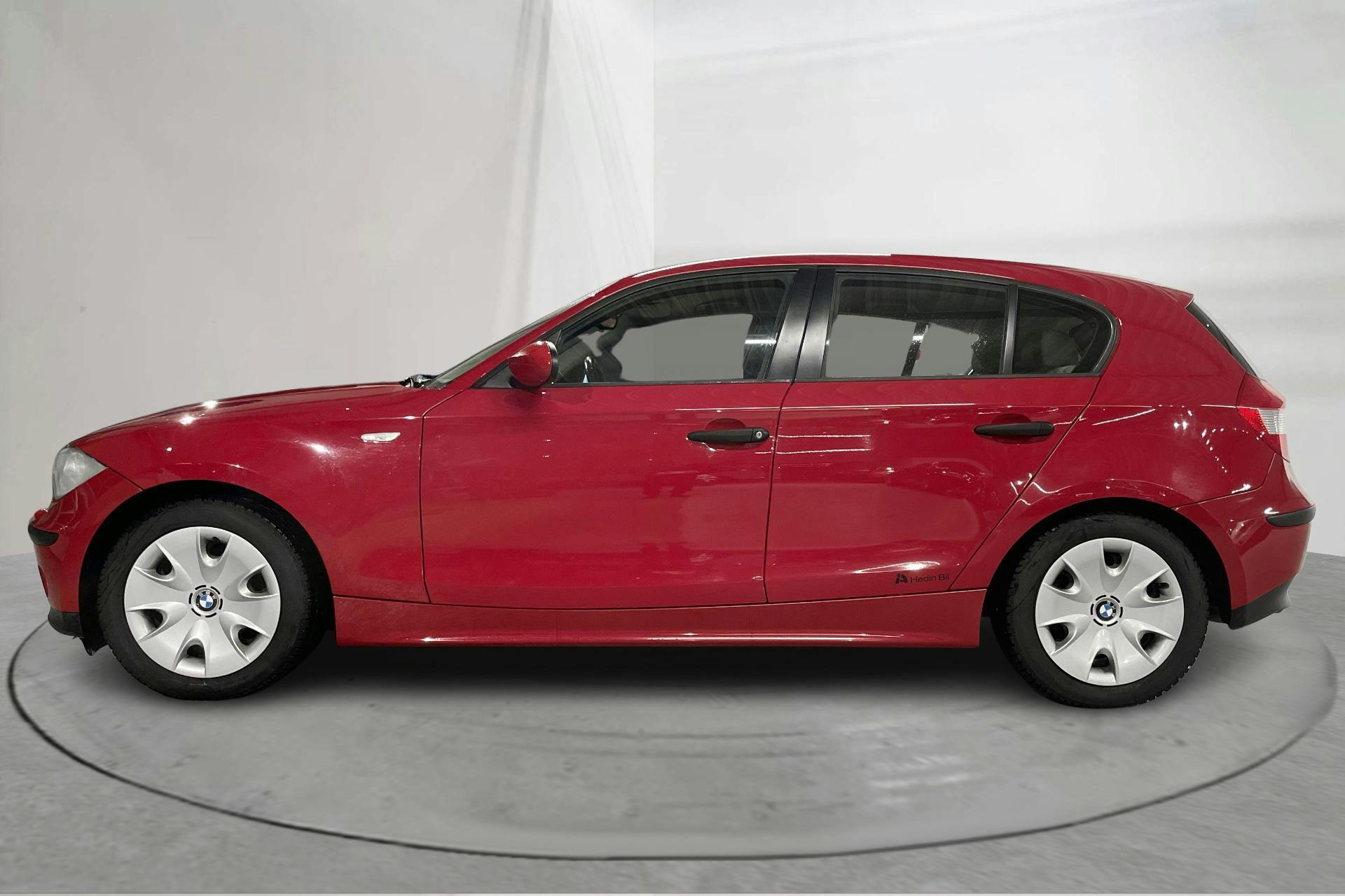 Presentationsfoto 2 av 13: BMW 118i 5dr, E87 (129hk) - 13 291 mil - Manuell - röd - 2007