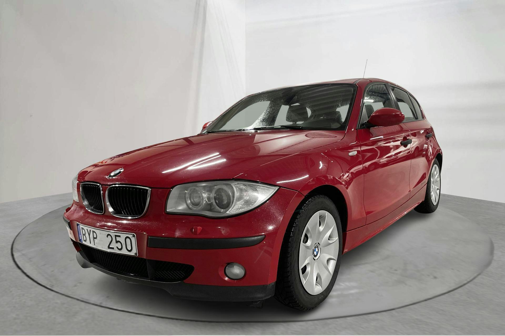 Presentationsfoto 1 av 13: BMW 118i 5dr, E87 (129hk) - 13 291 mil - Manuell - röd - 2007