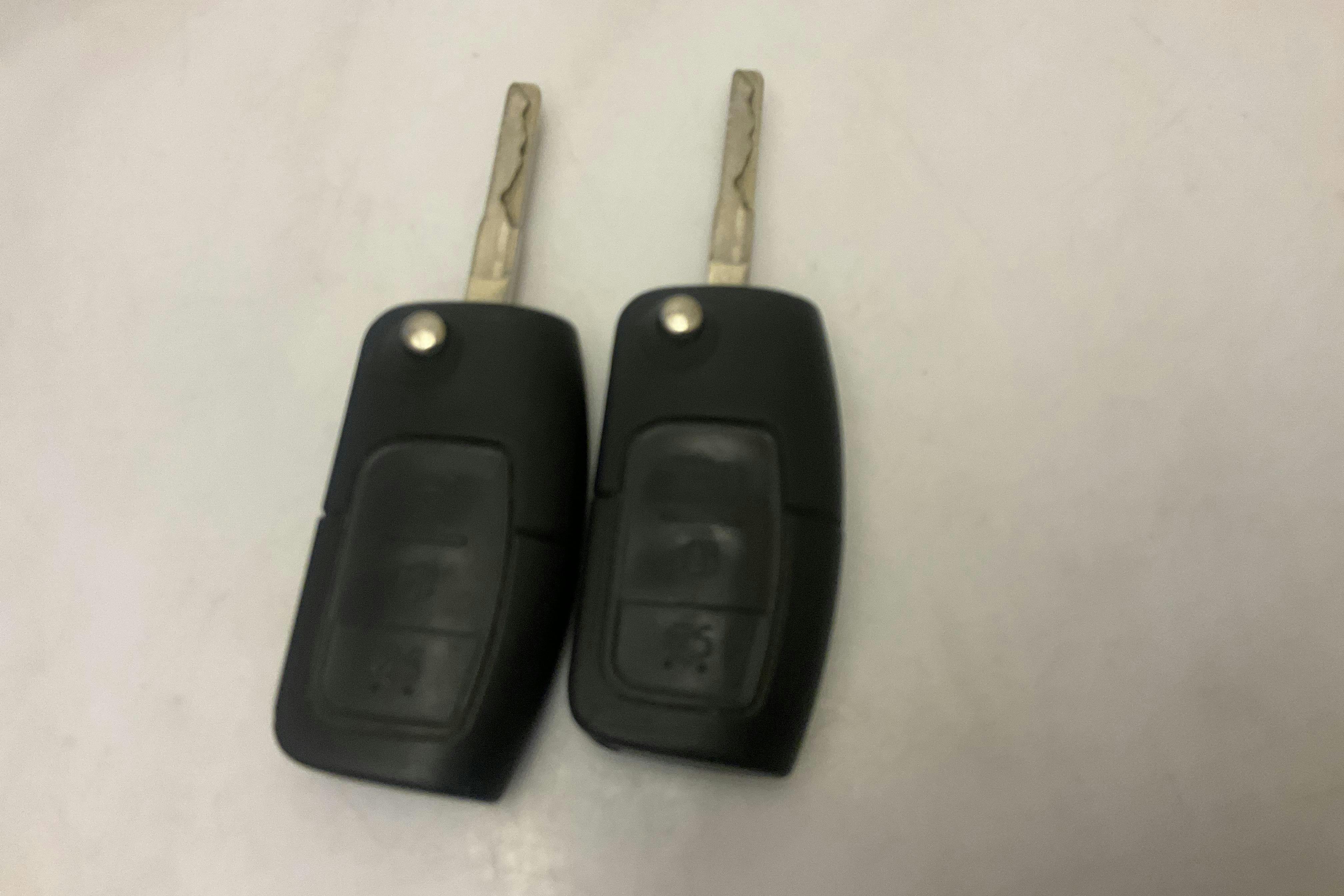 Presentation photo 12 of 12: Ford Fiesta 1.25 5dr (82hk) - 166 350 km - Manual - black - 2013