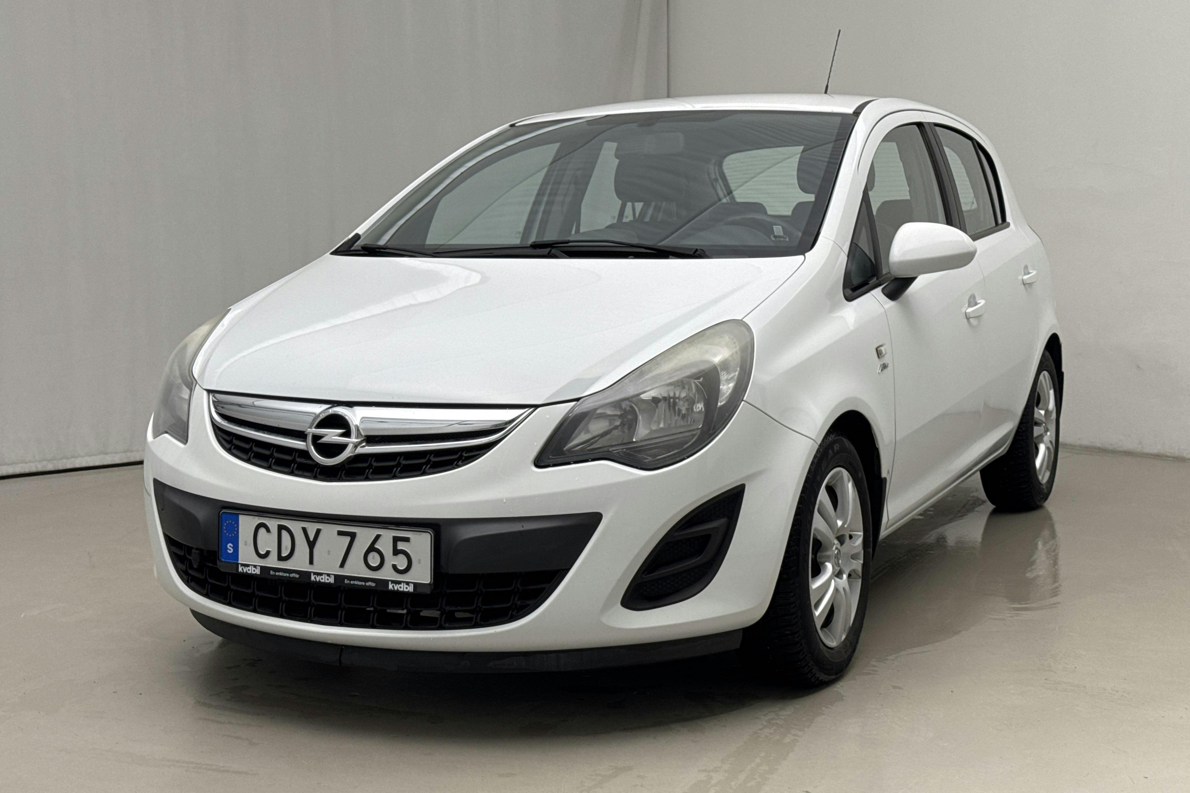 Presentation photo 1 of 16: Opel Corsa 1.4 Twinport 5dr (100hk) - 76 650 km - Automatic - white - 2014
