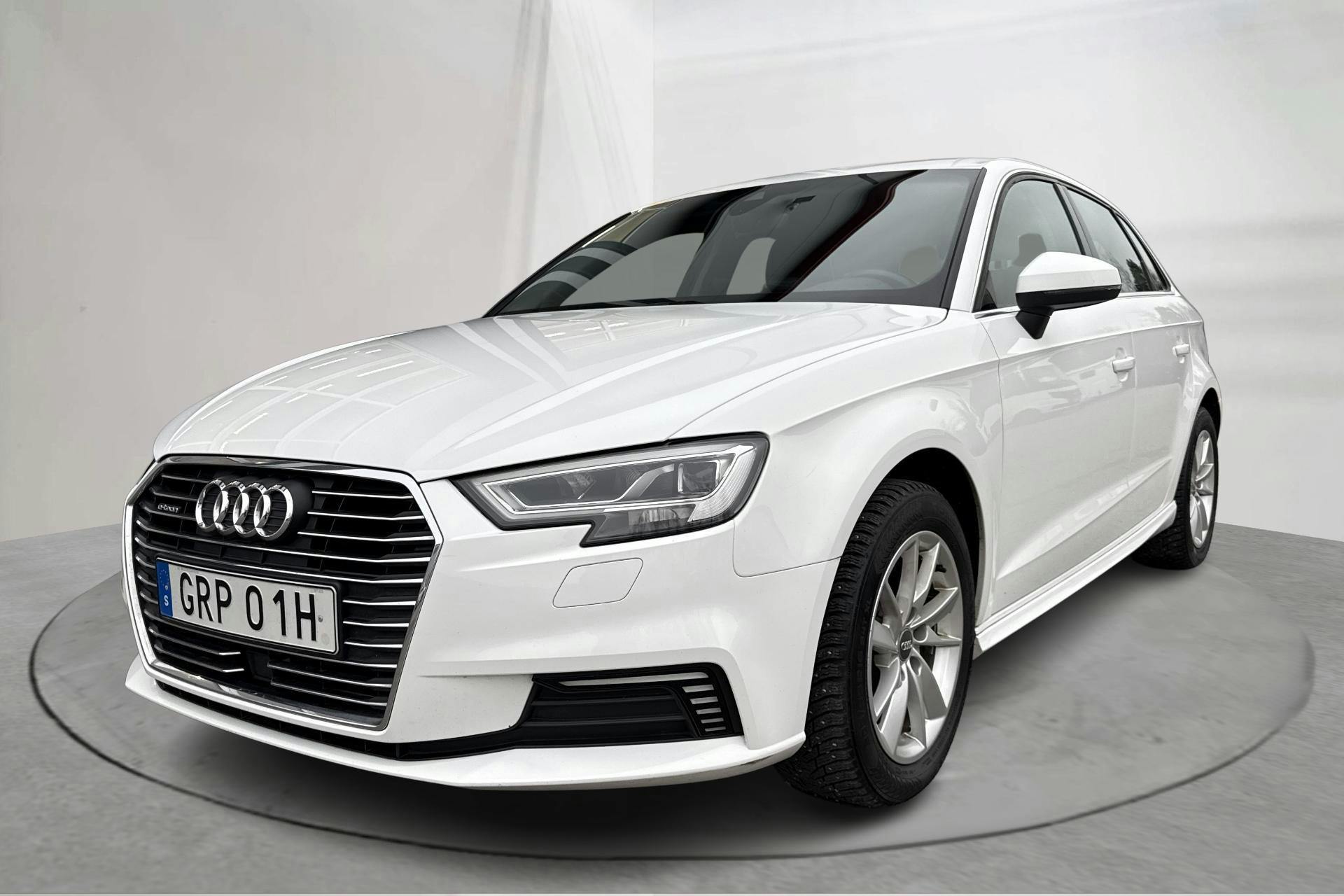 Presentation photo 1 of 18: Audi A3 Sportback 40 e-tron (204hk) - 98 970 km - Automatic - white - 2020