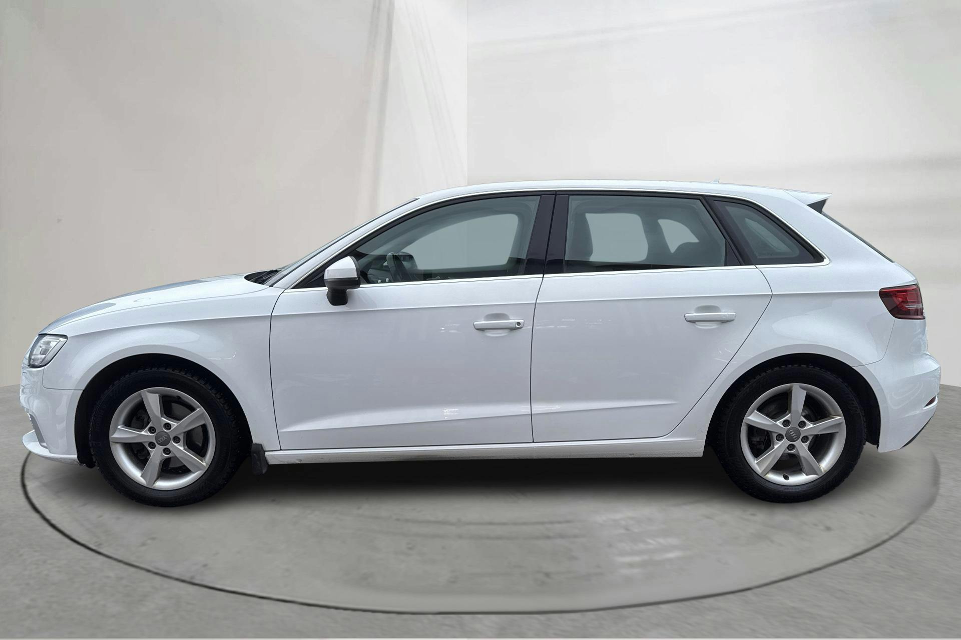 Presentation photo 2 of 14: Audi A3 1.4 TFSI Sportback (150hk) - 136 780 km - Manual - white - 2017