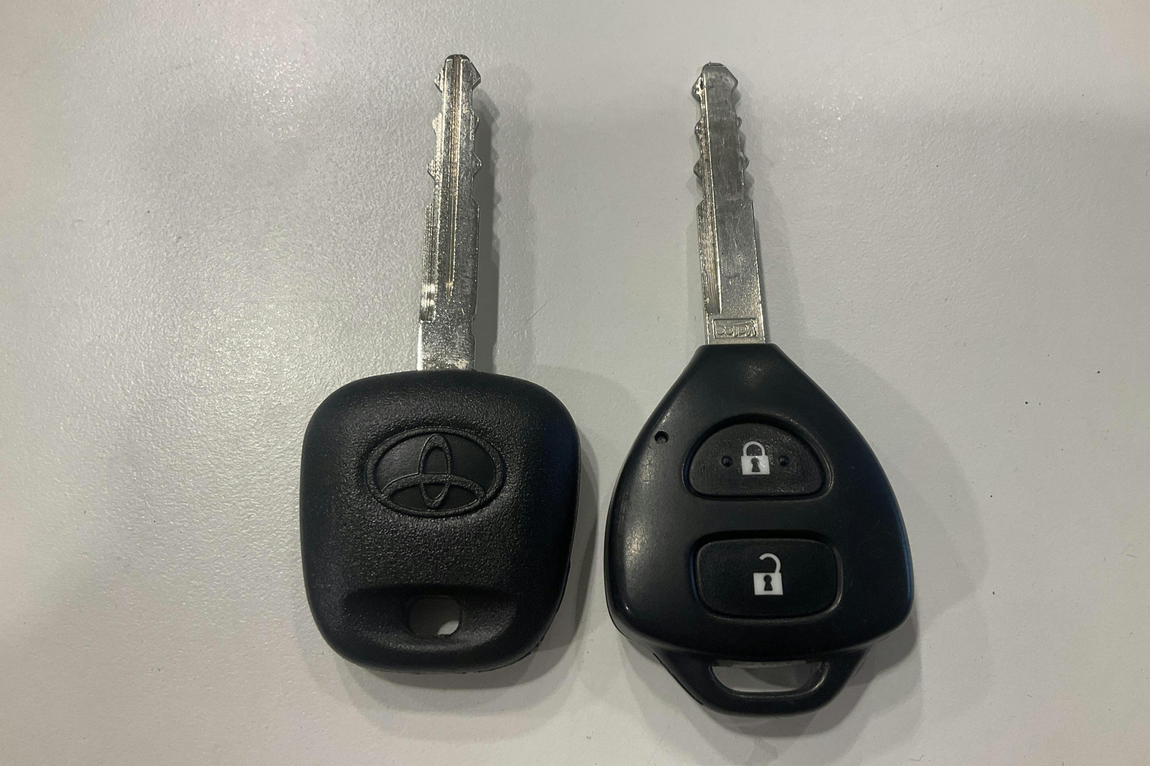 Presentationsfoto 17 av 17: Toyota Yaris 1.33 5dr (100hk) - 8 135 mil - Manuell - svart - 2013