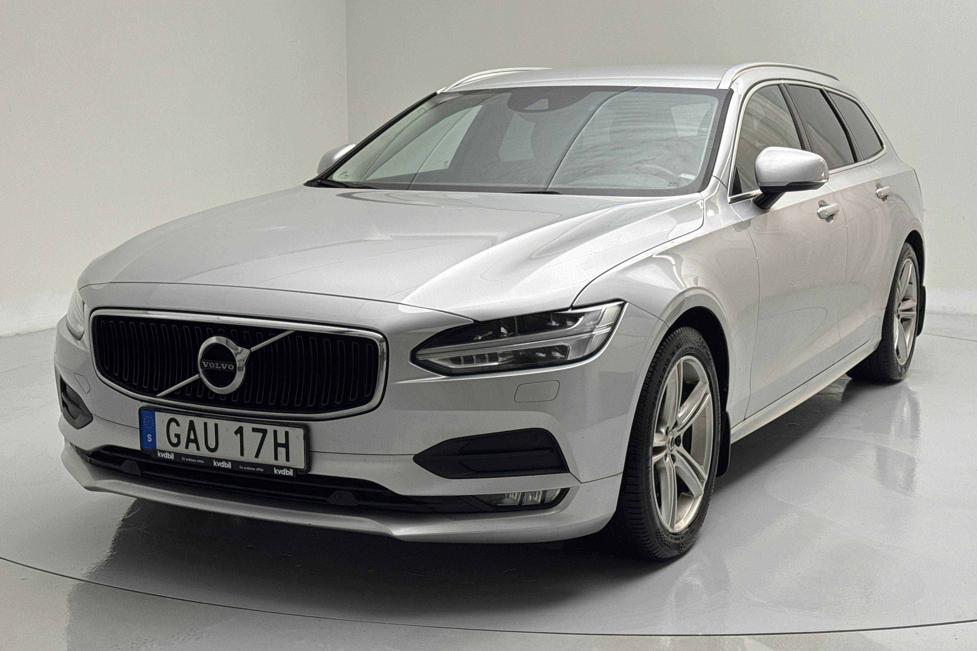 Esittelykuva 1 osoitteesta 14: Volvo V90 D4 (190hk) - 126 450 km - Automaattinen - hopea - 2020