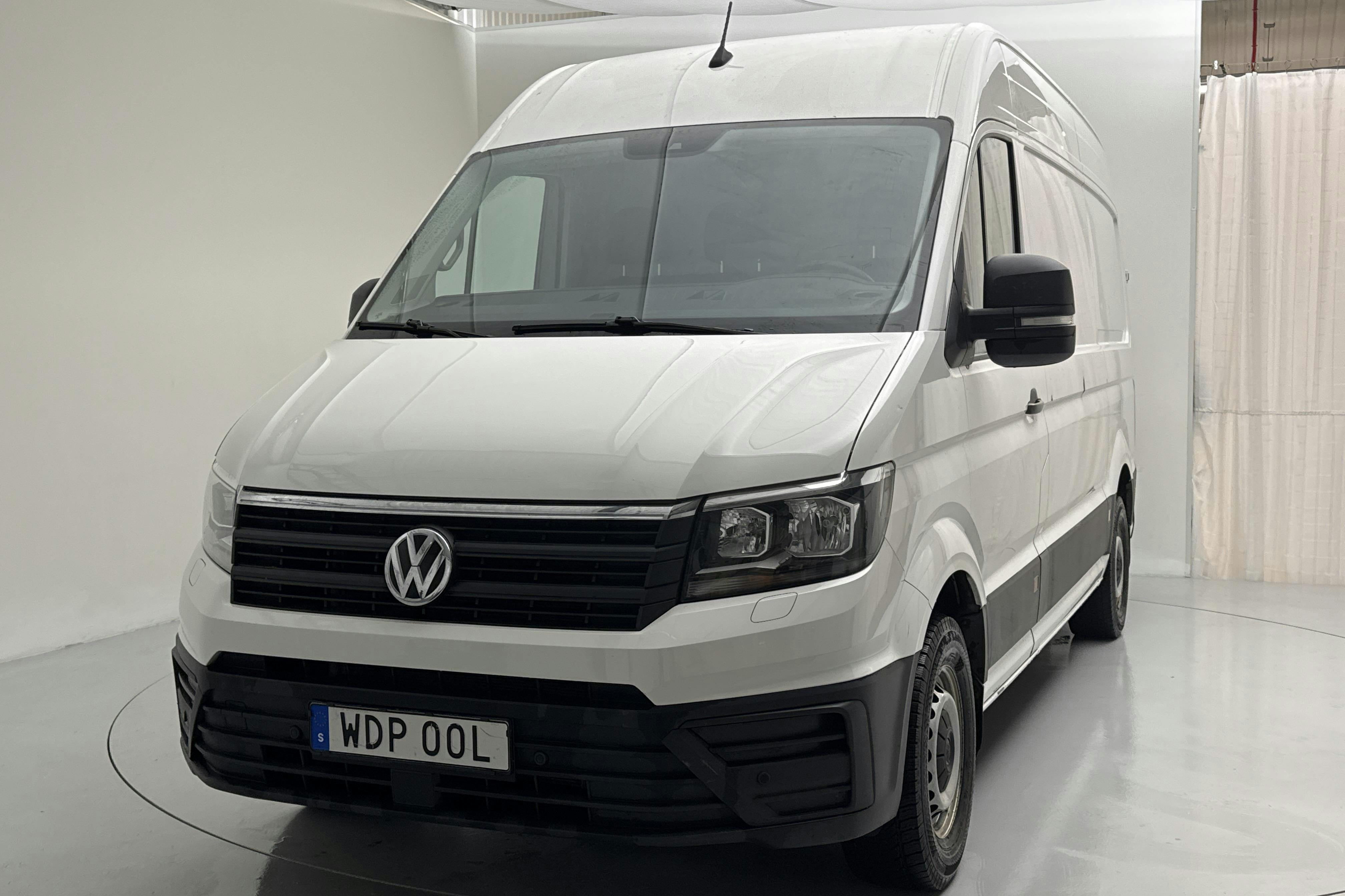 Presentationsfoto 1 av 15: VW Crafter 35 2.0 TDI Skåp (140hk) - 20 595 mil - Automat - vit - 2019