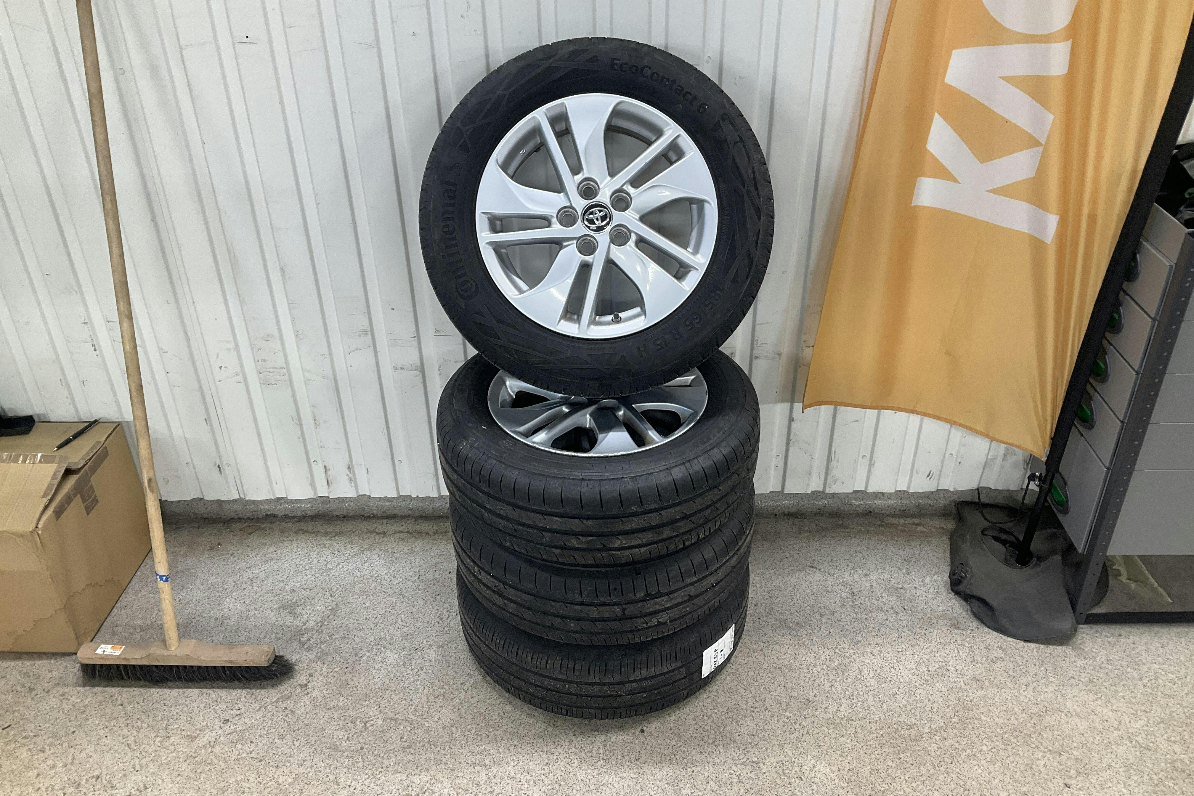 Präsentationsfoto 14 von 14: Toyota Yaris 1.5 Hybrid 5dr (116hk) - 20 740 Kilometer - Verkaufsautomat - Weiß - 2021