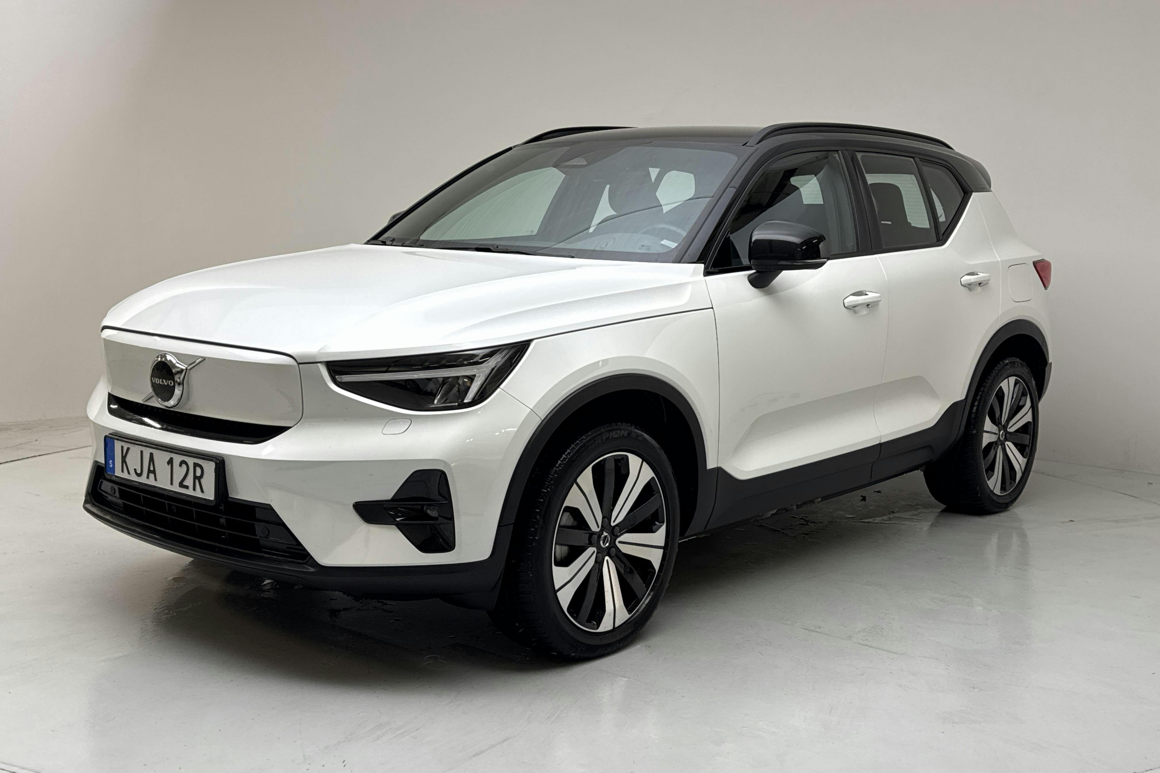 Presentation photo 1 of 18: Volvo XC40 P6 Recharge (231hk) - 54 130 km - Automatic - white - 2023
