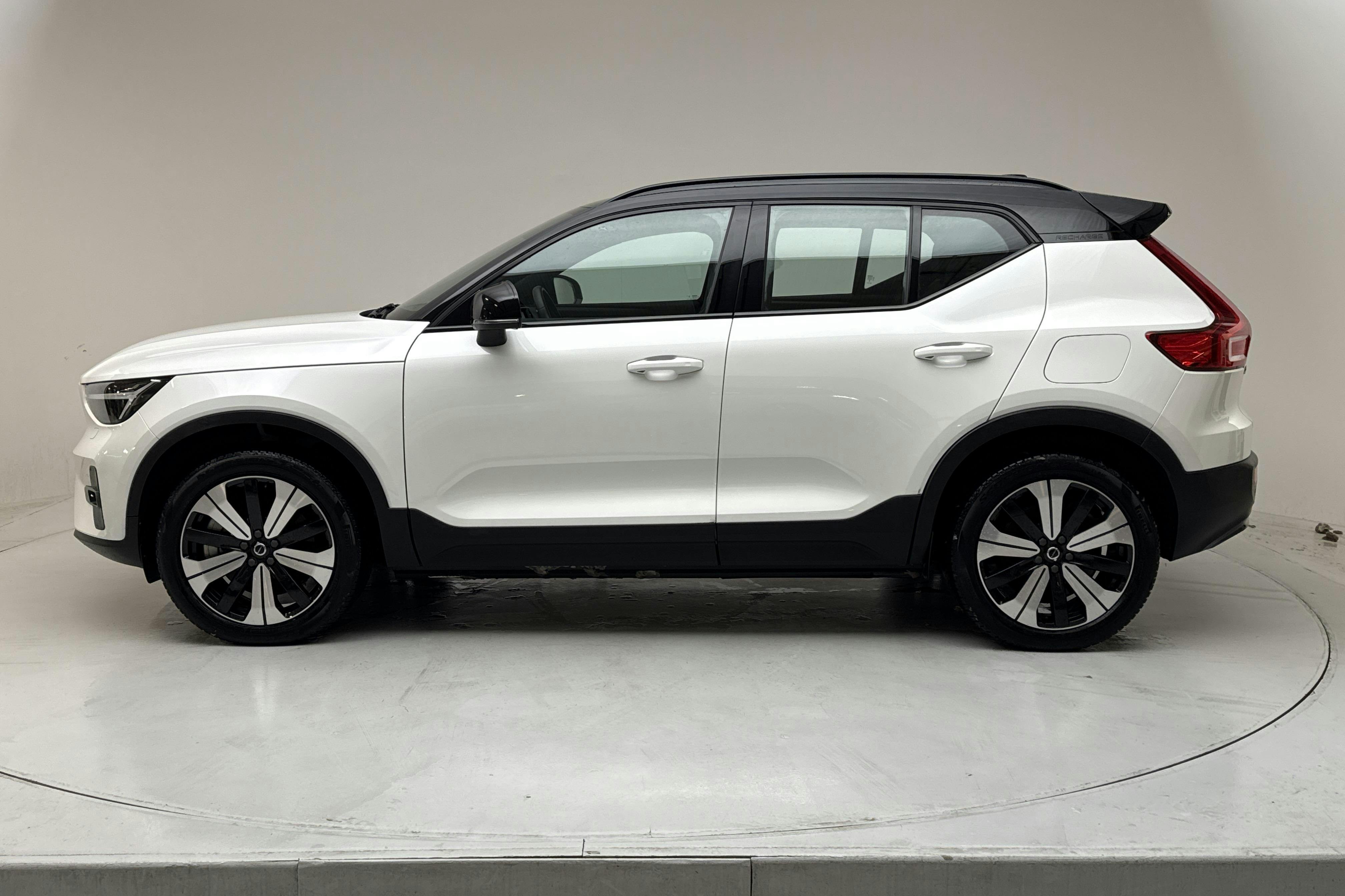 Presentation photo 2 of 18: Volvo XC40 P6 Recharge (231hk) - 54 130 km - Automatic - white - 2023