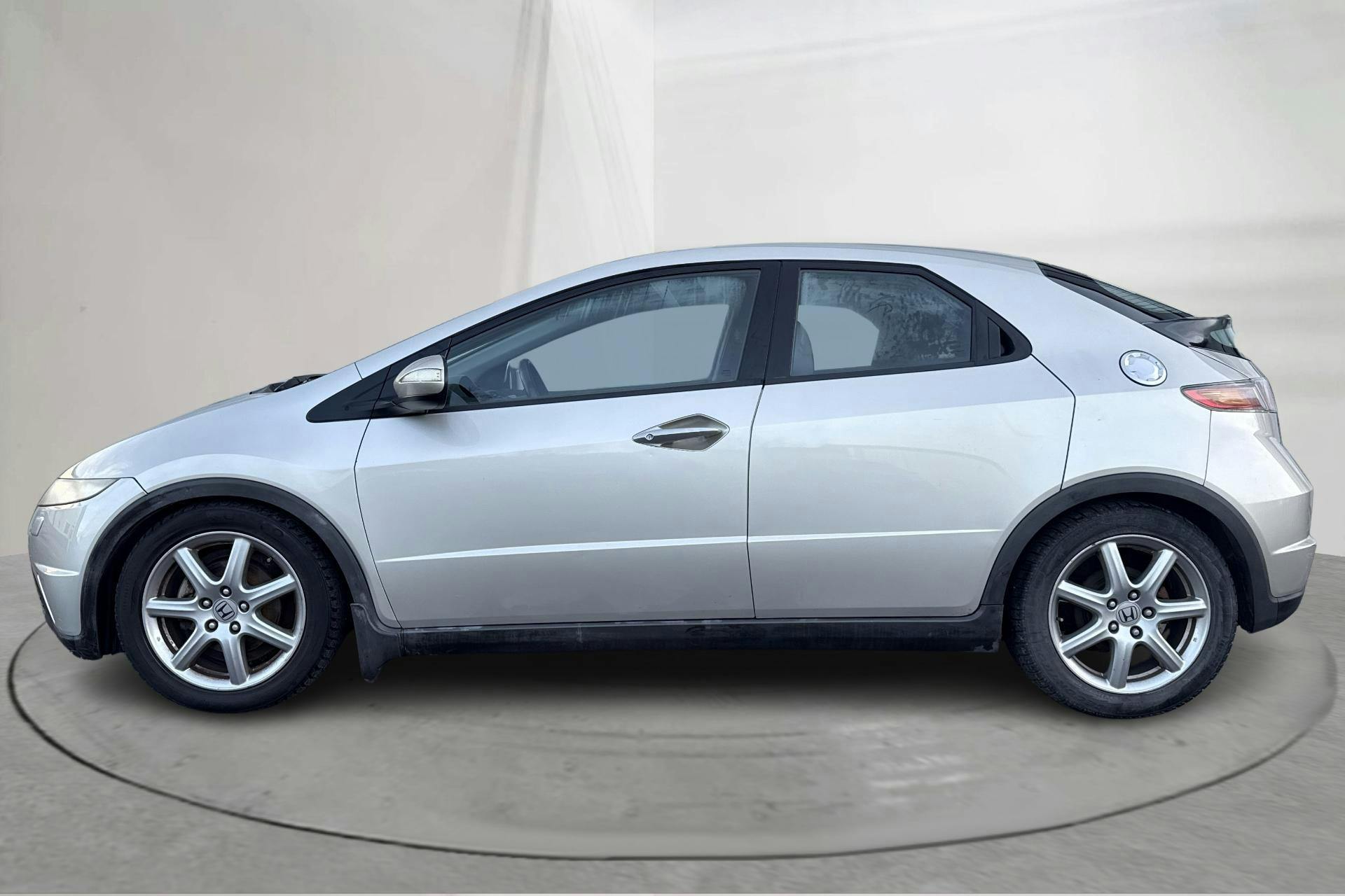 Presentationsfoto 2 av 15: Honda Civic 1.8 5dr (140hk) - 19 638 mil - Manuell - silver - 2007