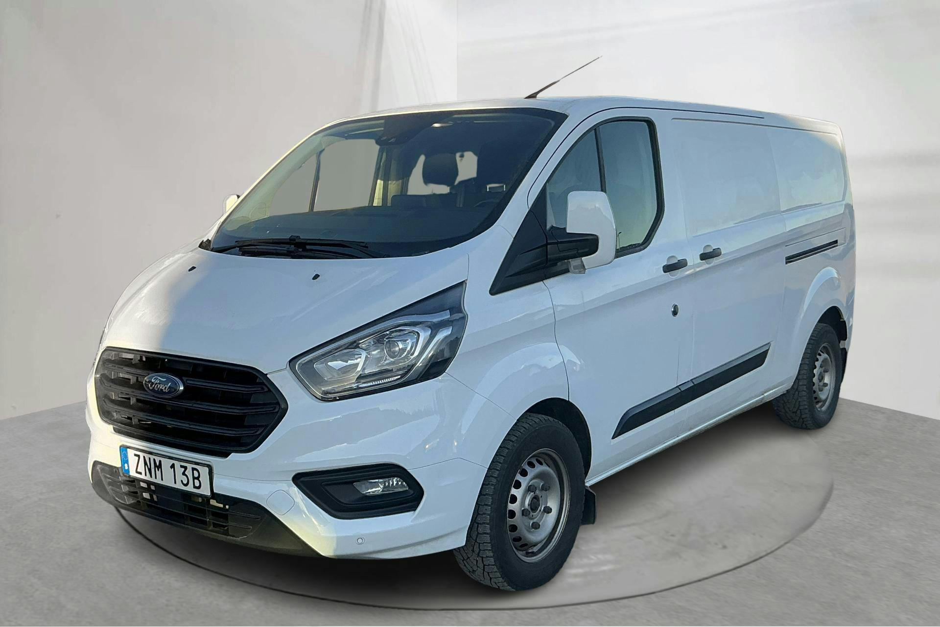 Presentationsfoto 1 av 13: Ford Transit Custom 300 (130hk) - 6 242 mil - Manuell - vit - 2022