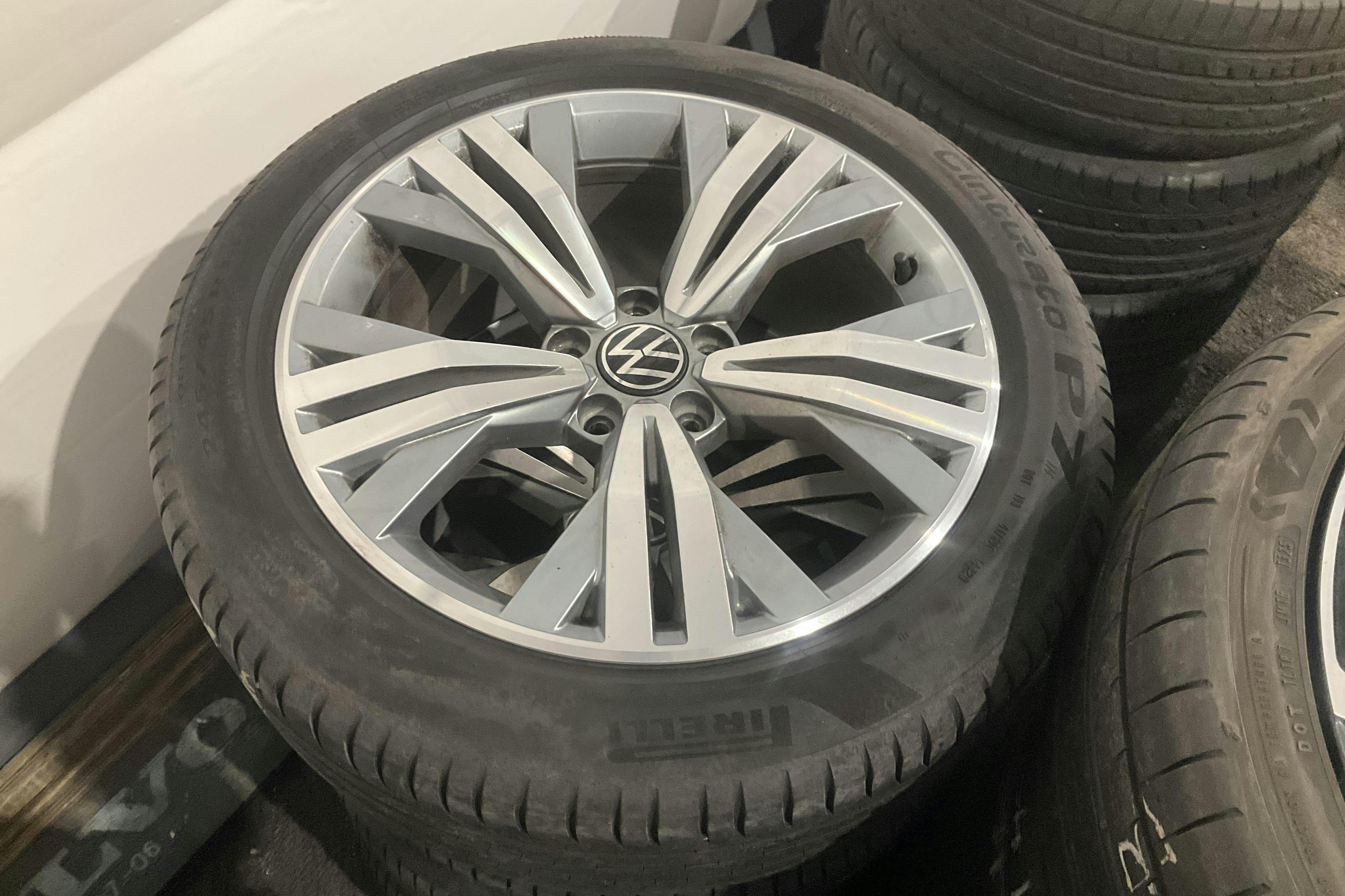 Presentationsfoto 14 av 14: VW Passat Alltrack 2.0 TDI Sportscombi 4Motion (200hk) - 7 178 mil - Automat - vit - 2021