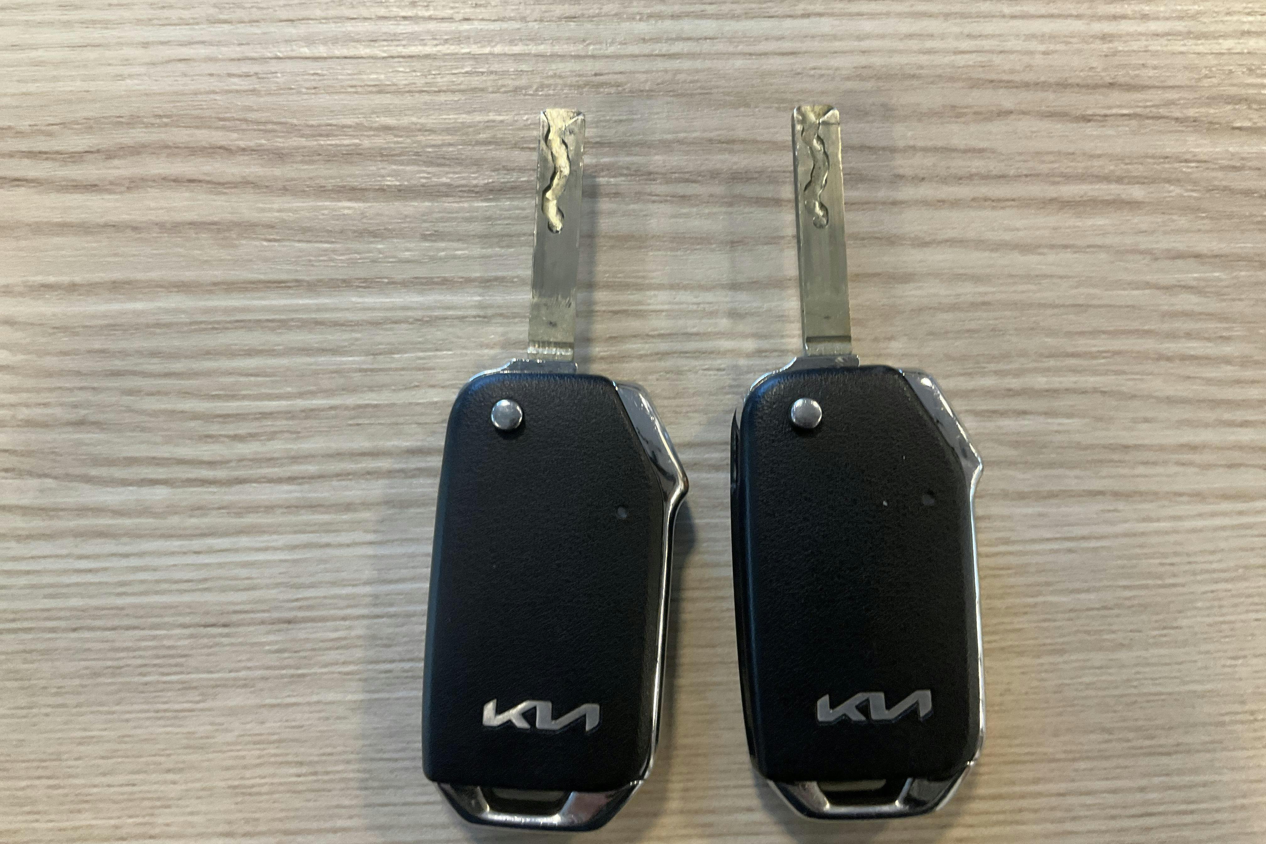 Presentation photo 17 of 17: KIA Sportage PHEV AWD (265hk) - 50 060 km - Automatic - blue - 2022