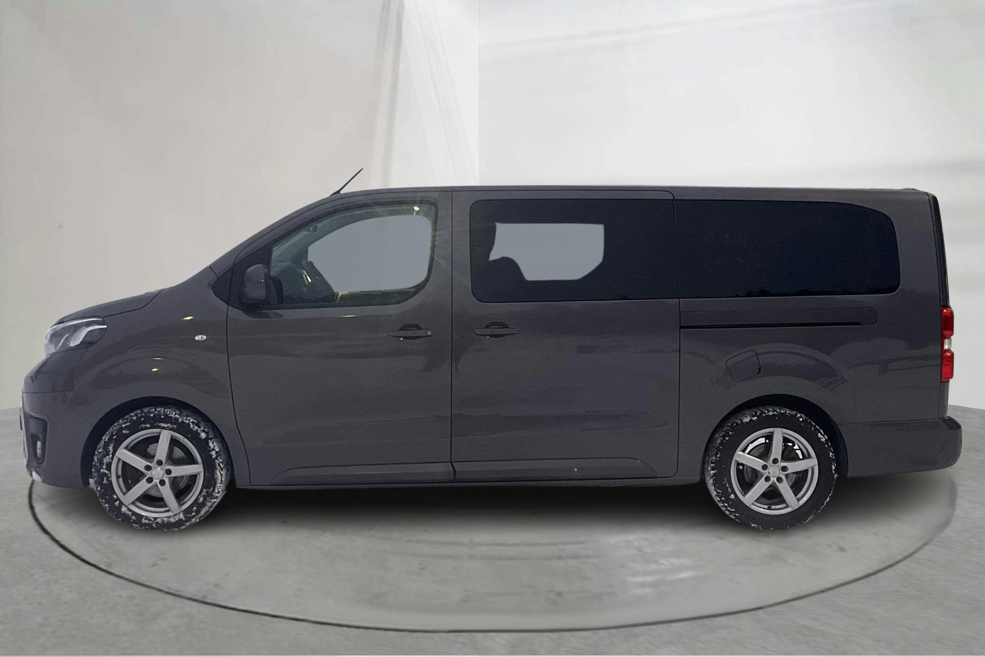 Presentationsfoto 2 av 13: Toyota PROACE Verso 2.0D (180hk) - 16 181 mil - Automat - Dark Grey - 2023