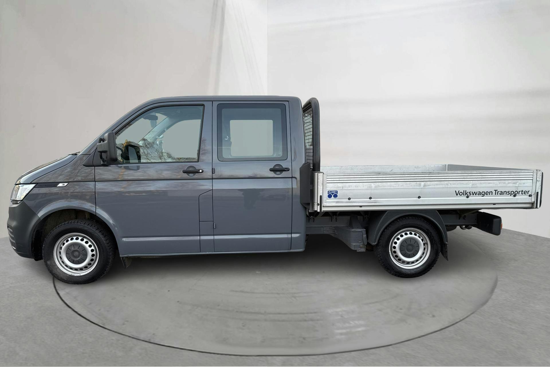 Presentationsfoto 2 av 14: VW Transporter Pickup T6.1 TDI (110hk) - 7 025 mil - Manuell - grå - 2022