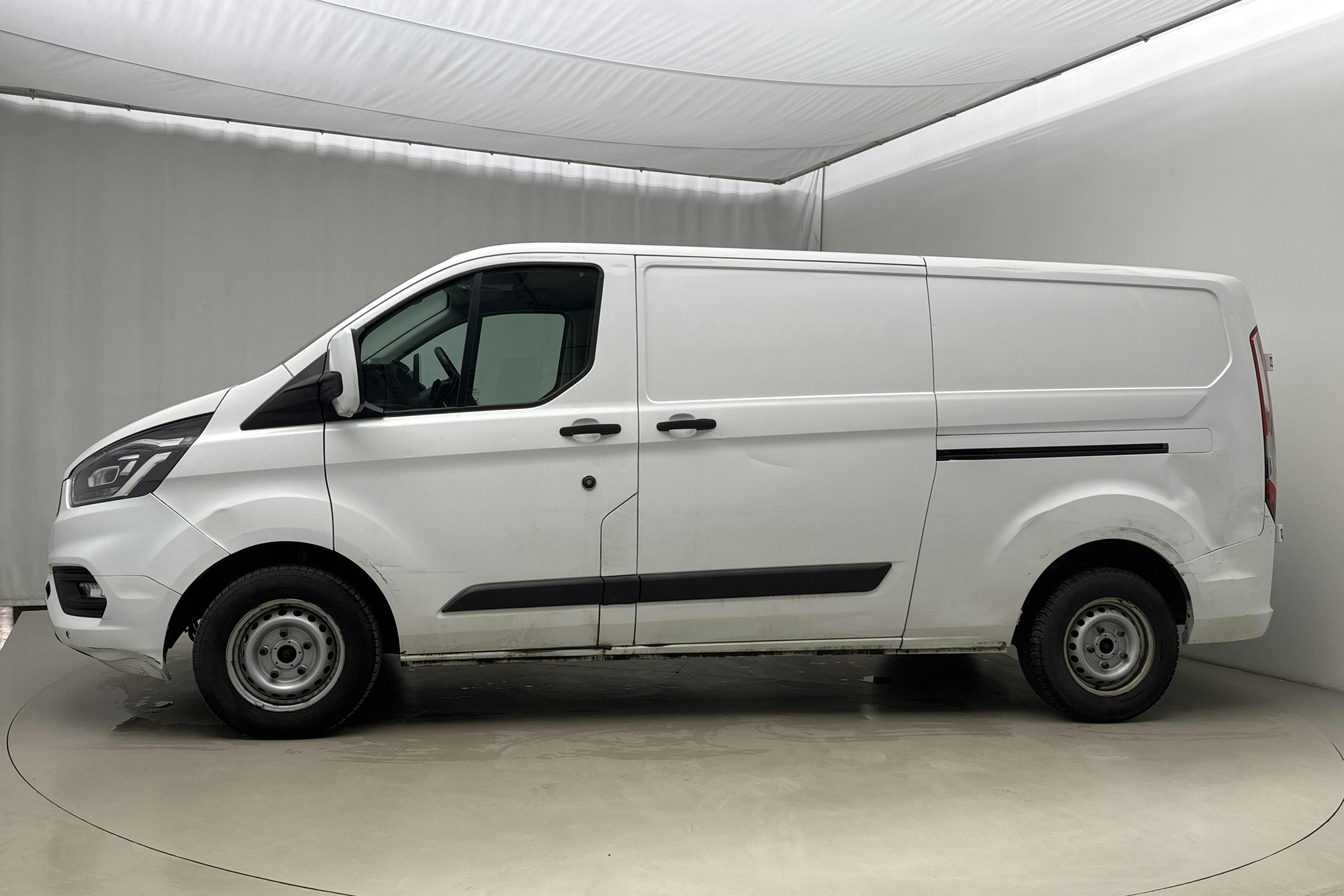 Zdjęcie prezentacyjne 2 z 21: Ford Transit Custom 300 MHEV (130hk) - 124 590 km - Manualna - biały - 2021