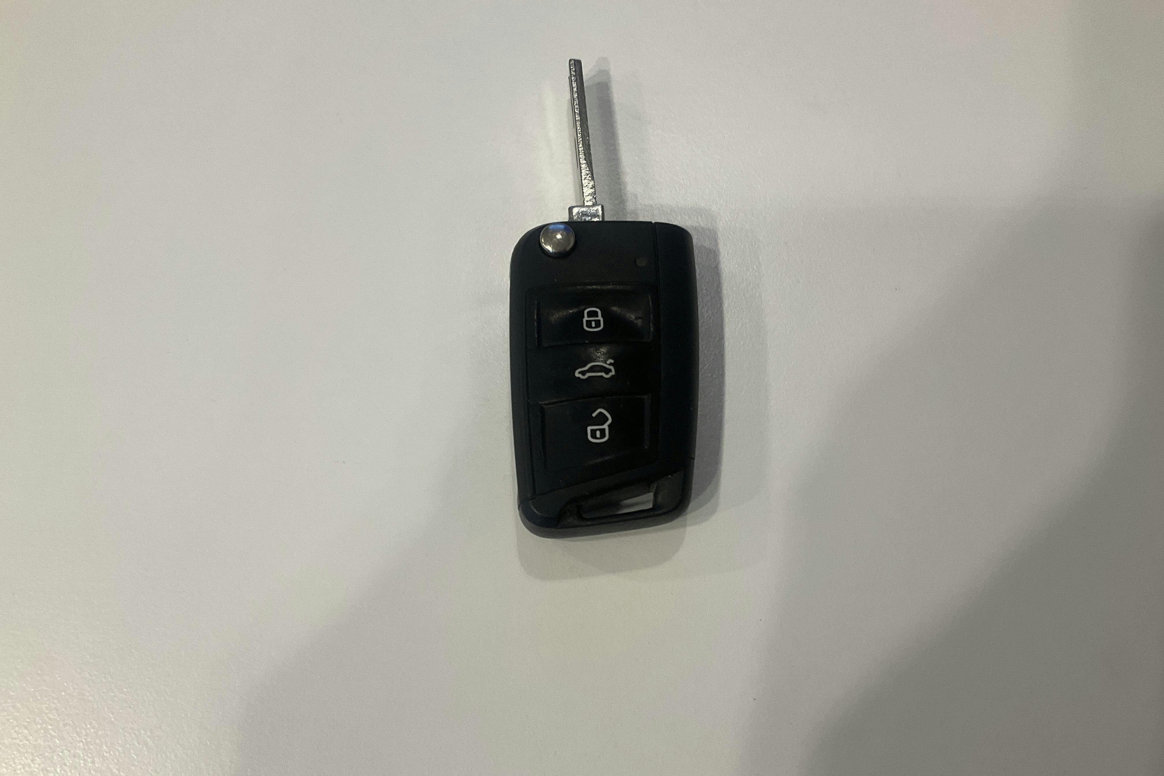 Presentation photo 18 of 18: Skoda Scala 1.0 TSI 5dr (110hk) - 141 270 km - Automatic - white - 2023