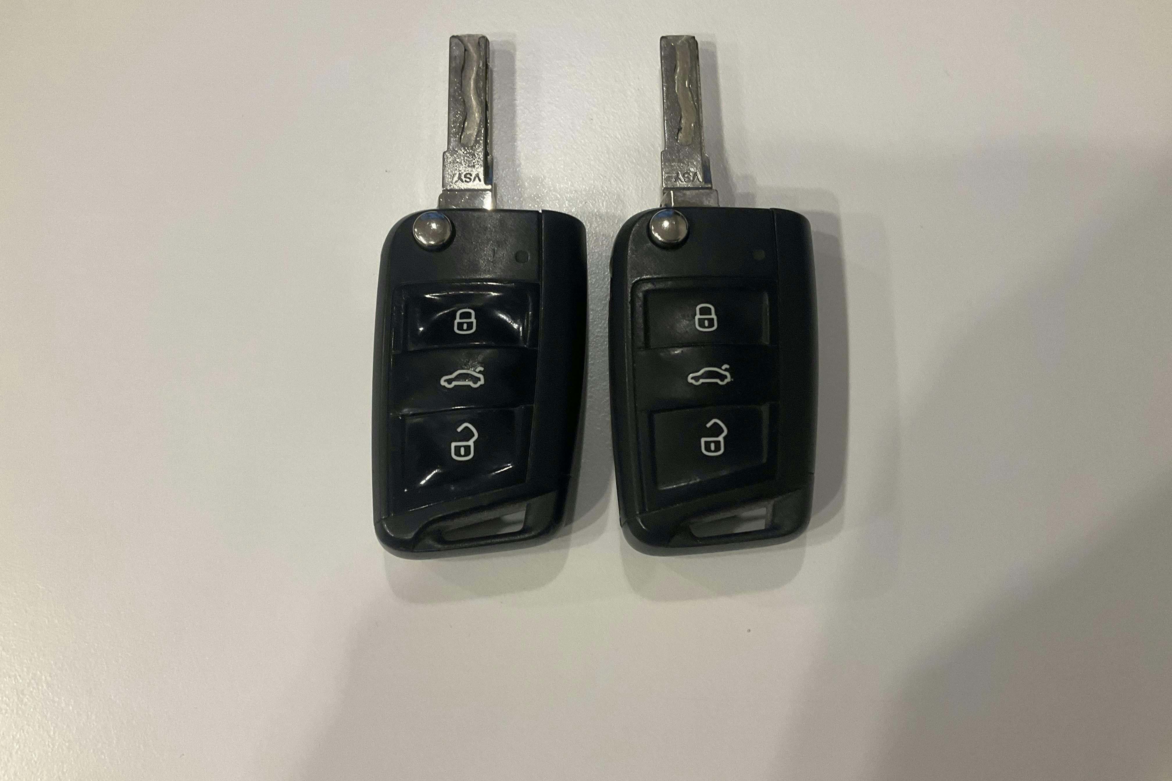 Presentation photo 15 of 15: Seat Leon 1.2 TSI 5dr (110hk) - 83 800 km - Manual - white - 2015