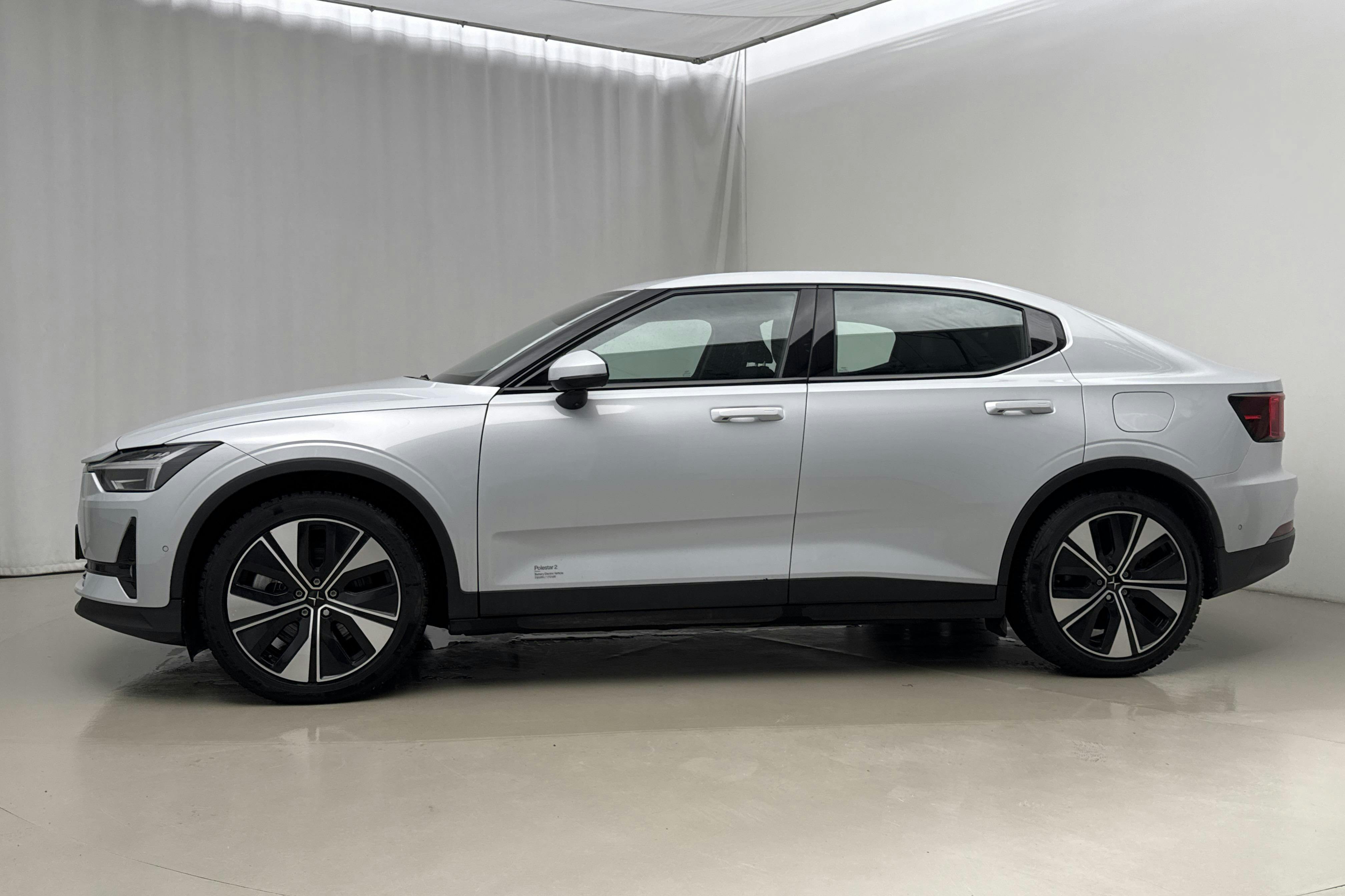 Zdjęcie prezentacyjne 2 z 26: Polestar 2 Long range Single motor (231hk) - 100 960 km - Automatyczna - srebro - 2023