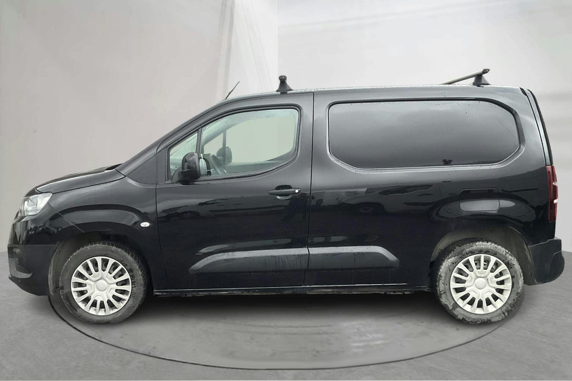 Presentationsfoto 2 av 12: Toyota PROACE CITY 1.5D (130hk) - 7 016 mil - Automat - svart - 2022