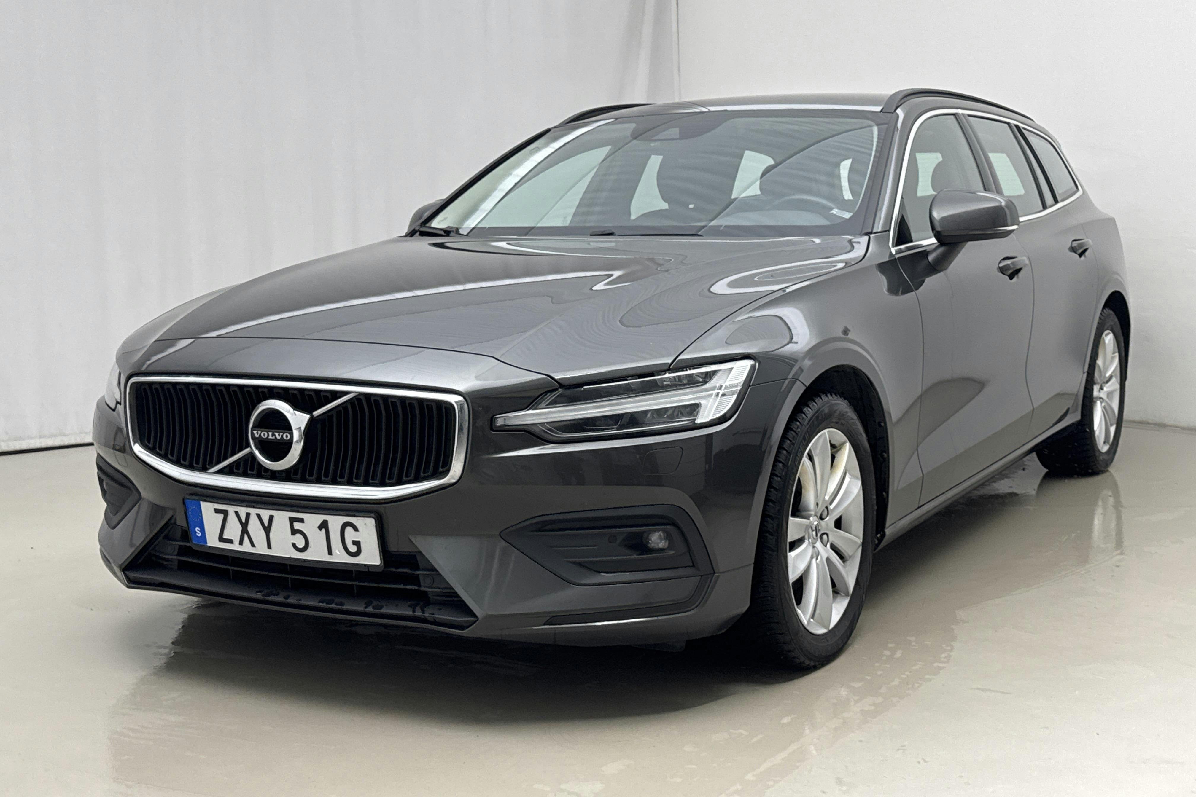 Präsentationsfoto 1 von 21: Volvo V60 B4 Mildhybrid, Diesel (197hk) - 170 570 Kilometer - Verkaufsautomat - Dark Grey - 2022