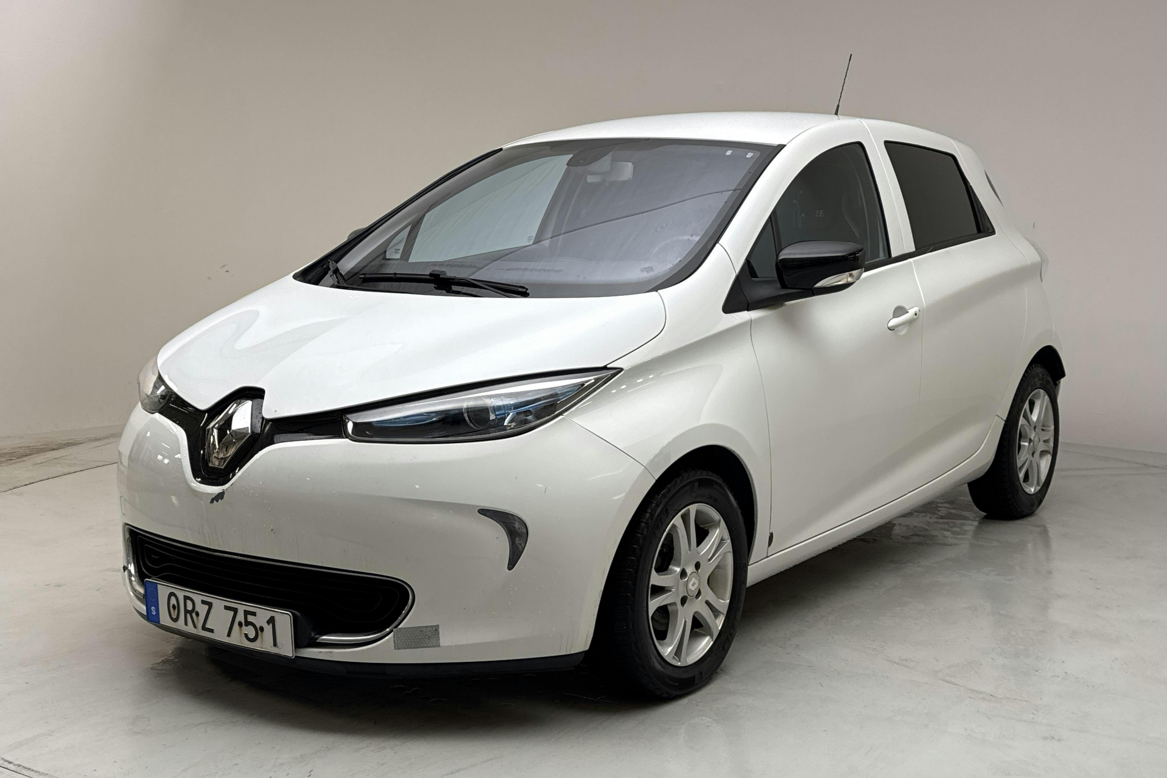 Præsentationsfoto 1 af 16: Renault Zoe 22kWh R88 (88hk) - 24 450 kilometer - Salgsautomat - Hvid - 2016