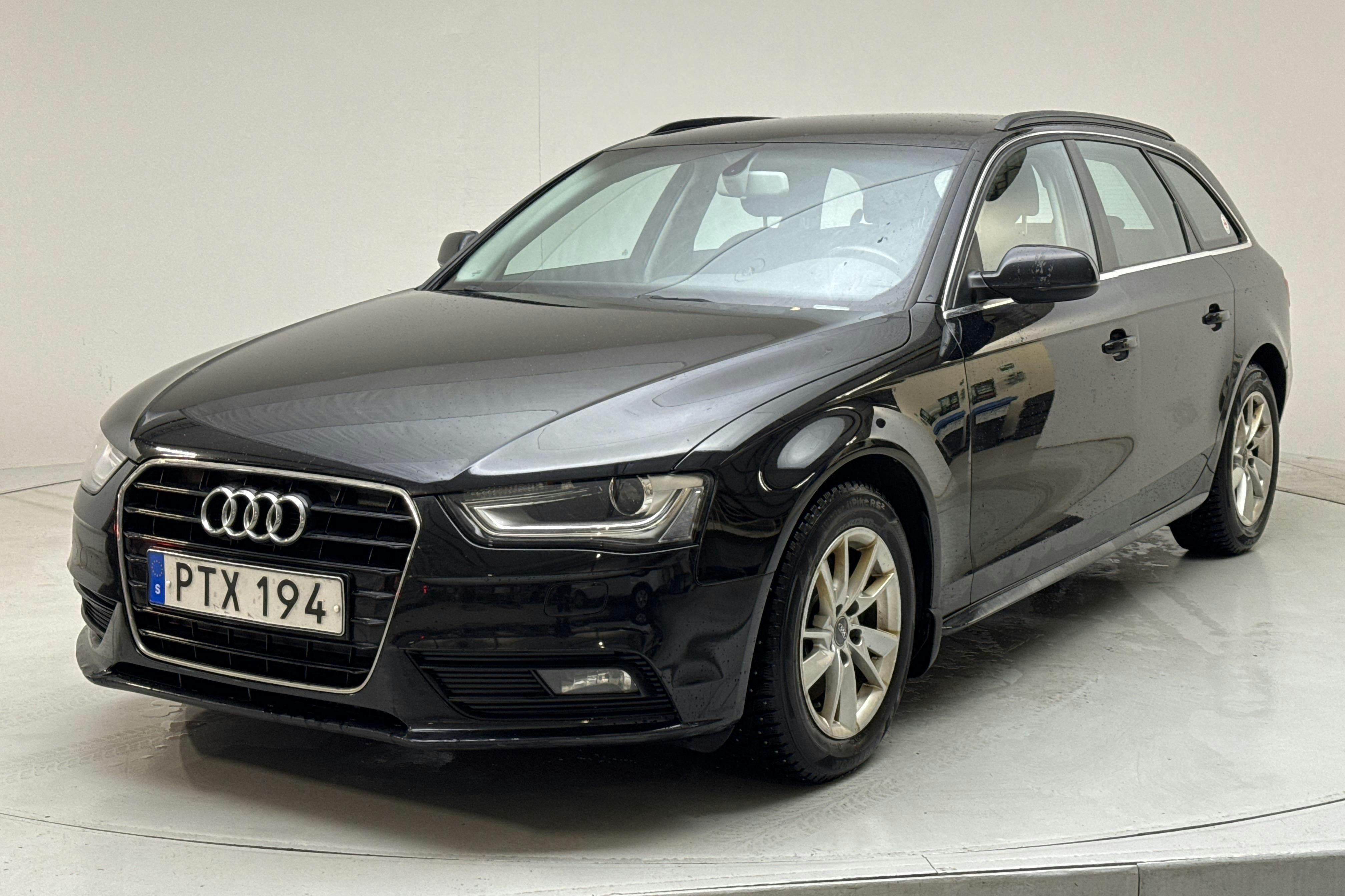 Presentation photo 1 of 12: Audi A4 2.0 TDI Ultra Avant (136hk) - 142 390 km - Manual - black - 2015