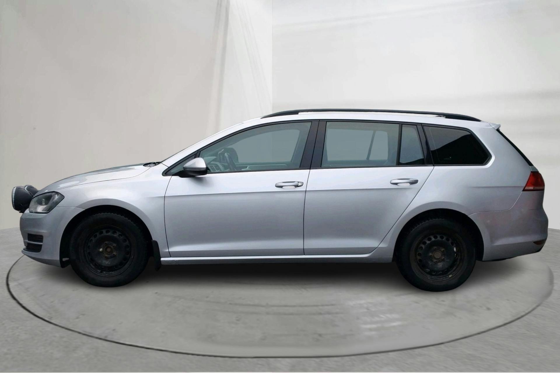 Presentationsfoto 2 av 14: VW Golf VII 1.4 TSI Sportscombi (122hk) - 15 979 mil - Automat - silver - 2014