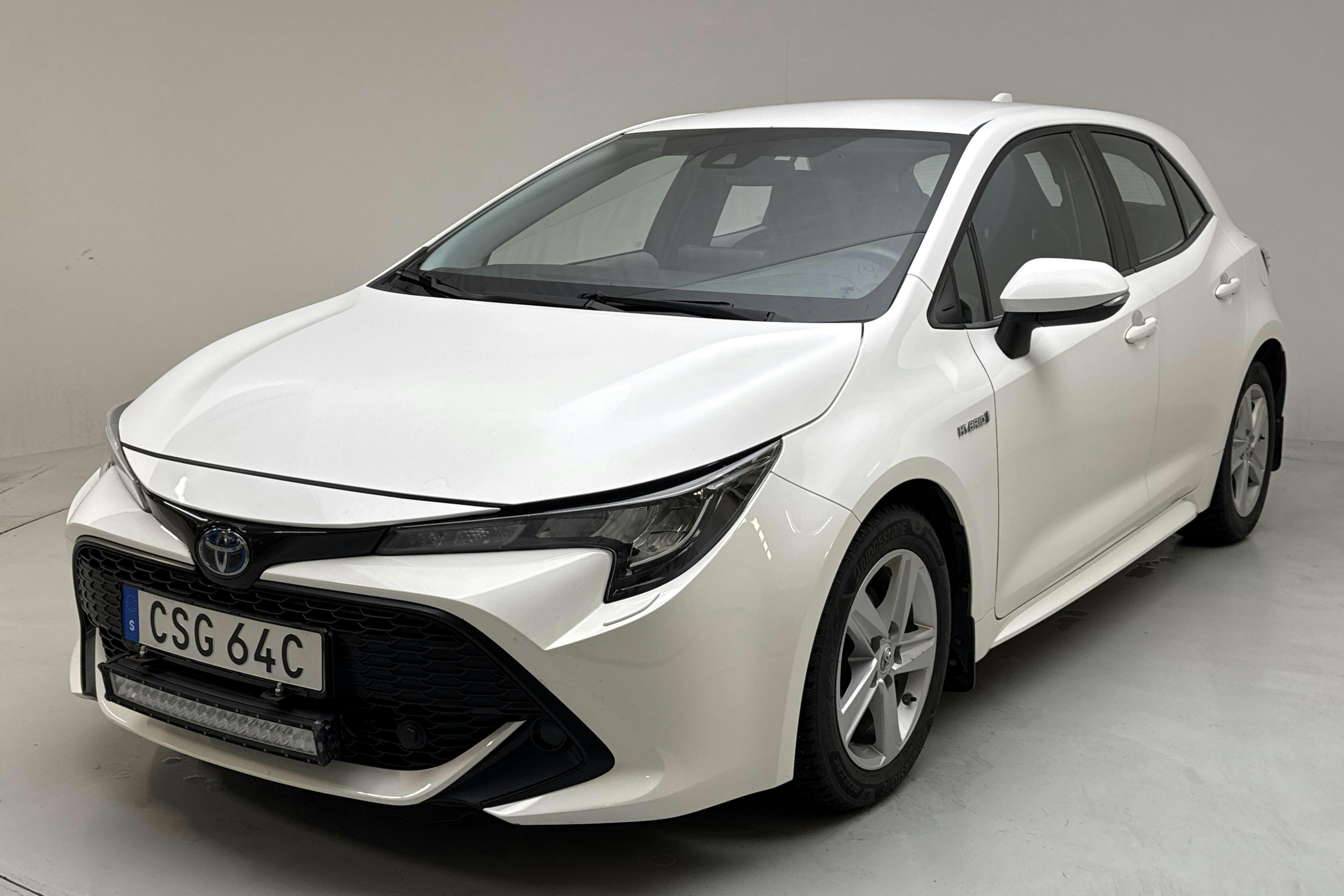Presentation photo 1 of 13: Toyota Corolla 1.8 Hybrid 5dr (122hk) - 145 410 km - Automatic - white - 2021