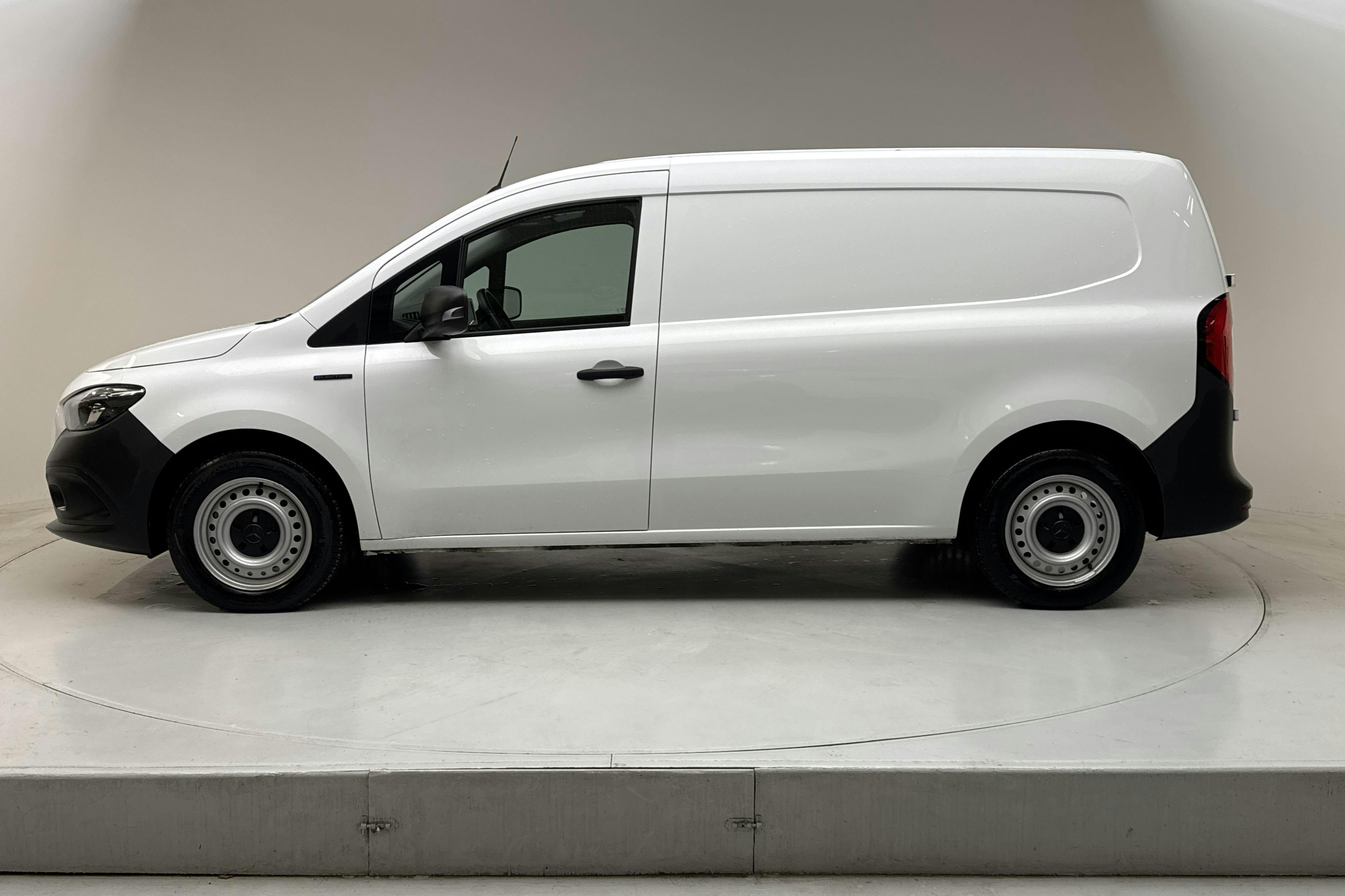 Esitlusfoto 2 aadressil 13: Mercedes eCitan Skåp 45kWh (122hk) - 15 350 km - Automaatne - valge - 2023
