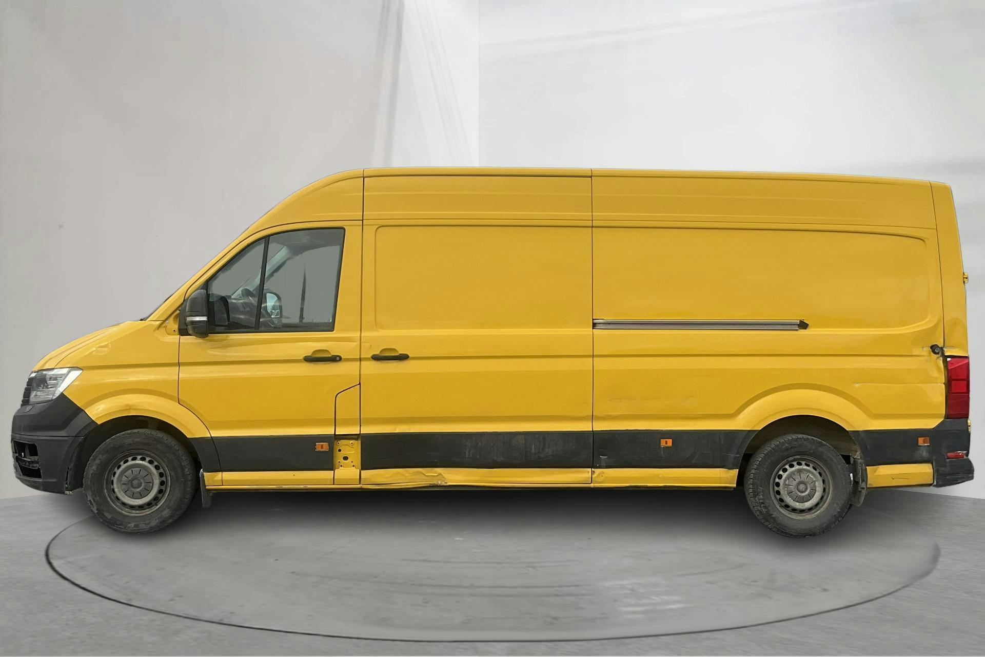 Presentation photo 2 of 13: VW Crafter 35 2.0 TDI Skåp (140hk) - 196 010 km - Automatic - yellow - 2019