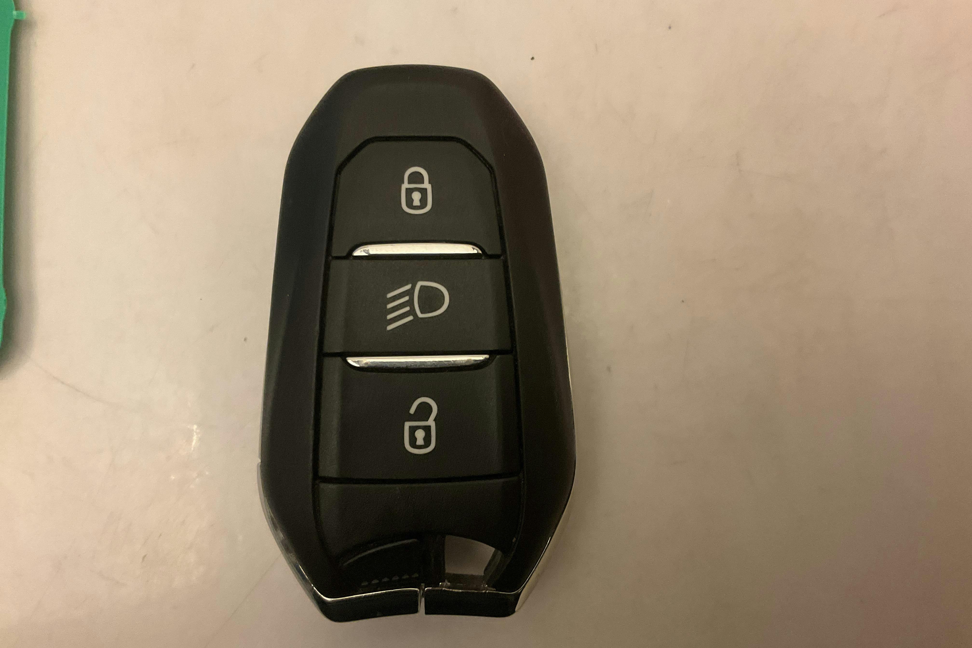 Presentation photo 16 of 16: Peugeot e-2008 50kWh (136hk) - 76 760 km - Automatic - blue - 2021