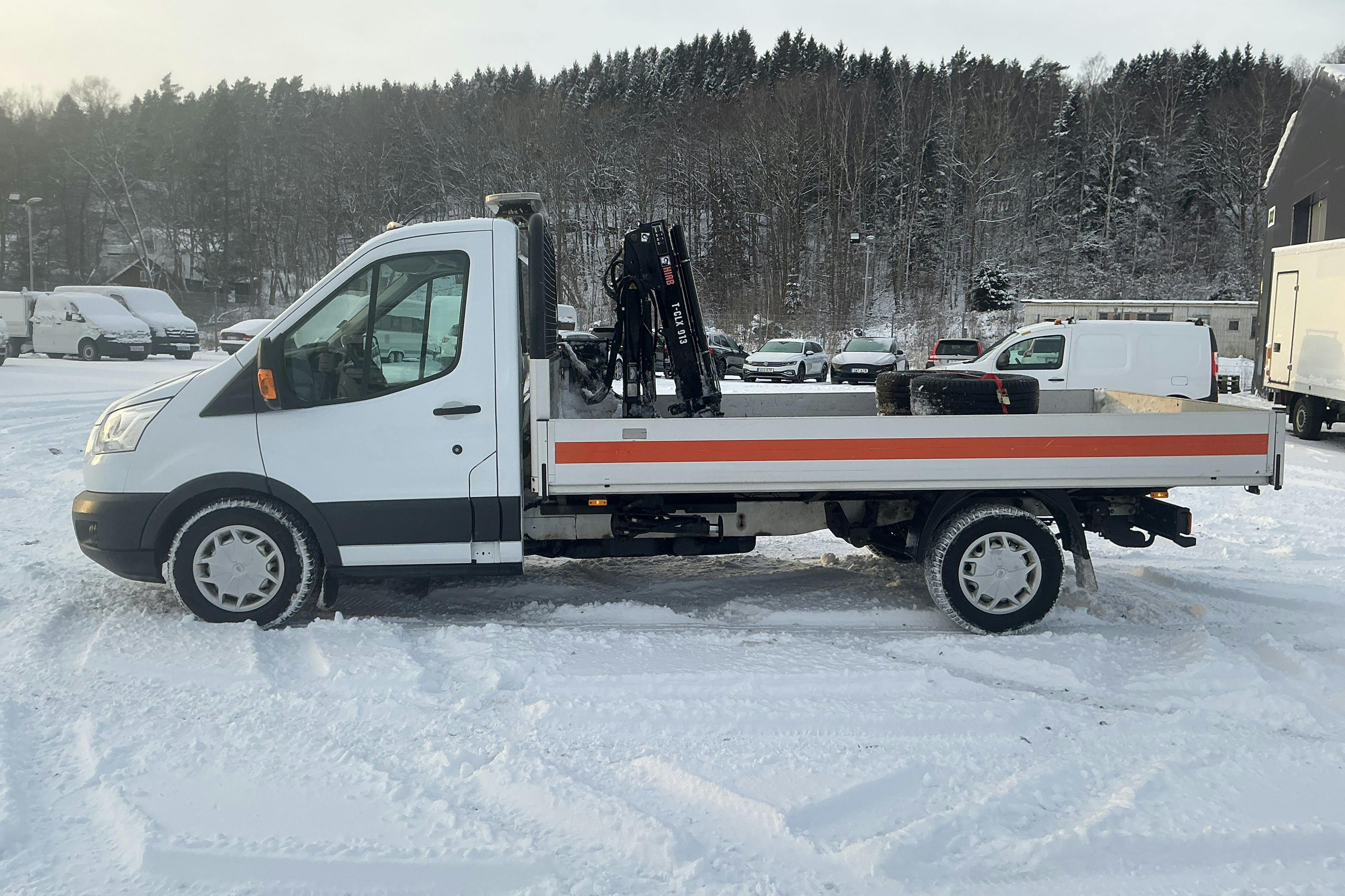 Presentation photo 2 of 15: Ford Transit Chassi 350 2.0 TDCi 2WD (170hk) - 88 000 km - Manual - white - 2019