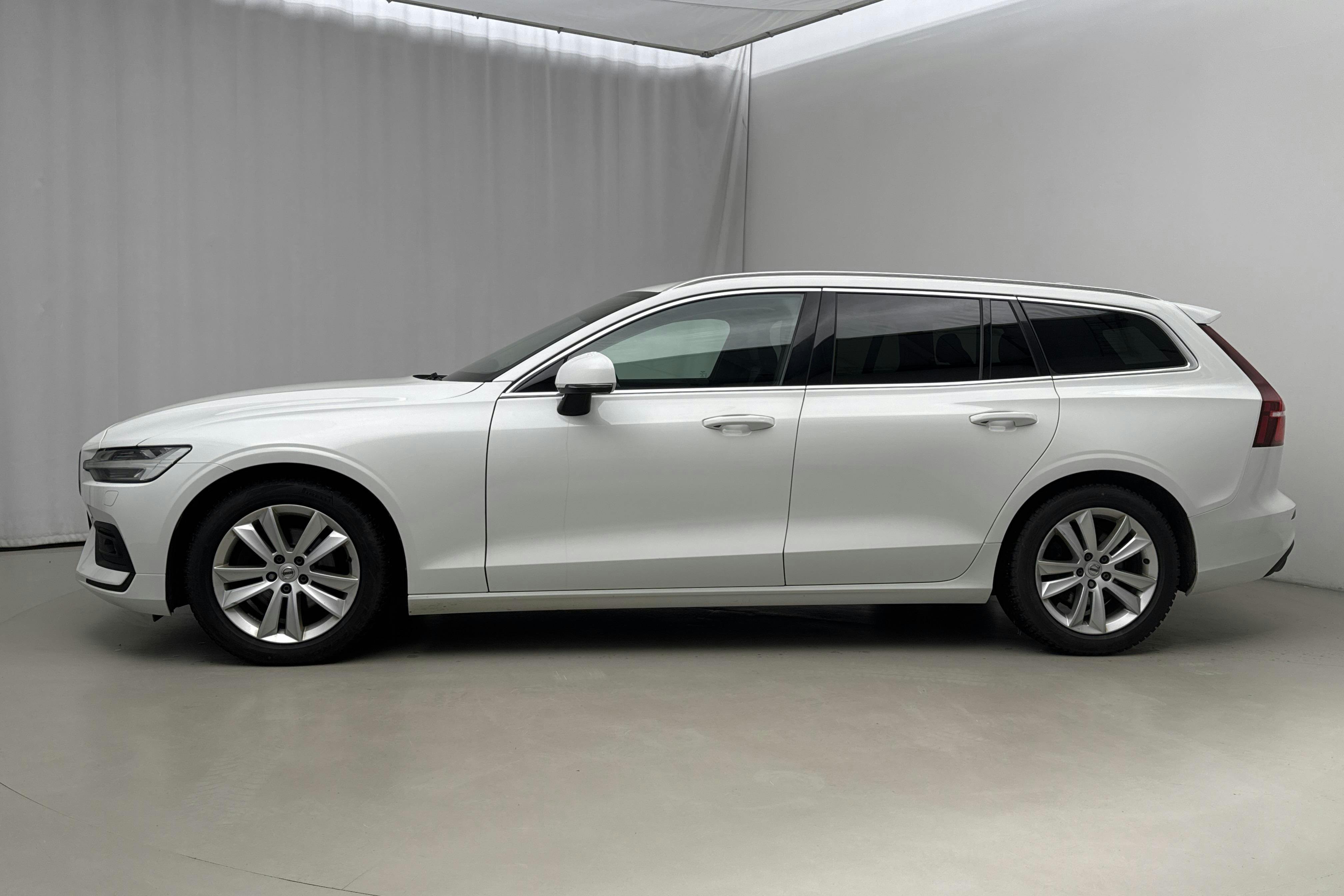 Presentation photo 2 of 23: Volvo V60 D3 AWD (150hk) - 151 080 km - Automatic - white - 2019