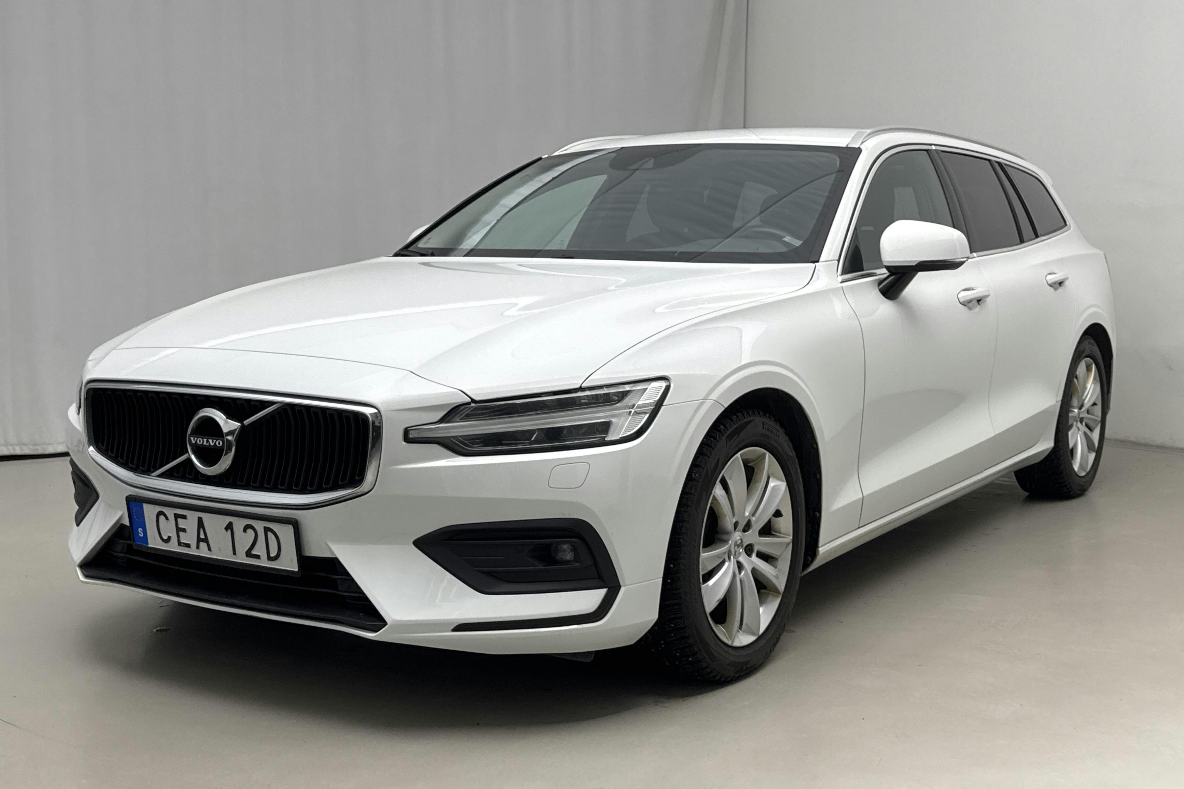 Presentation photo 1 of 23: Volvo V60 D3 AWD (150hk) - 151 080 km - Automatic - white - 2019