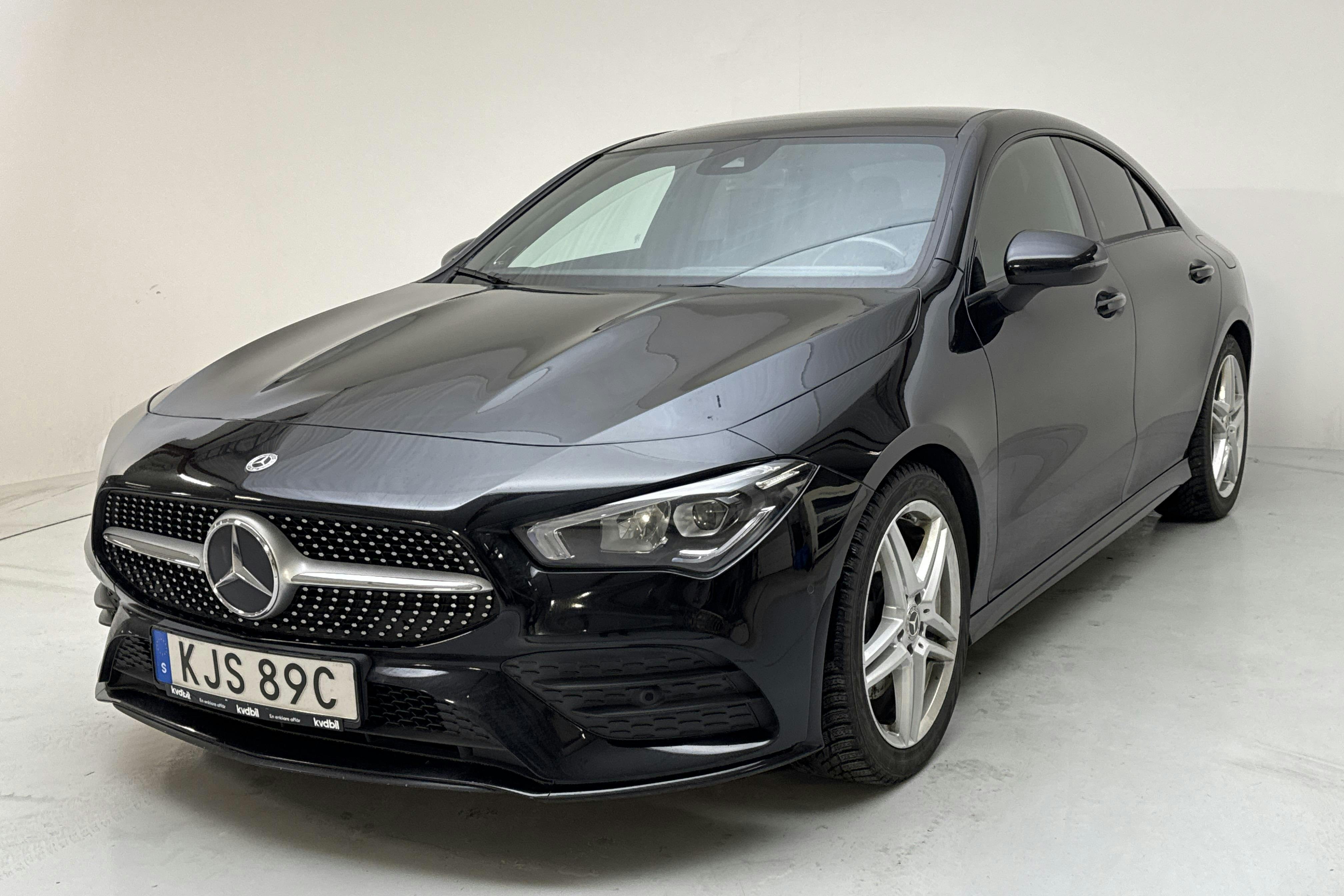 Presentationsfoto 1 av 15: Mercedes CLA 200 Coupé C118 (163hk) - 7 360 mil - Automat - svart - 2021