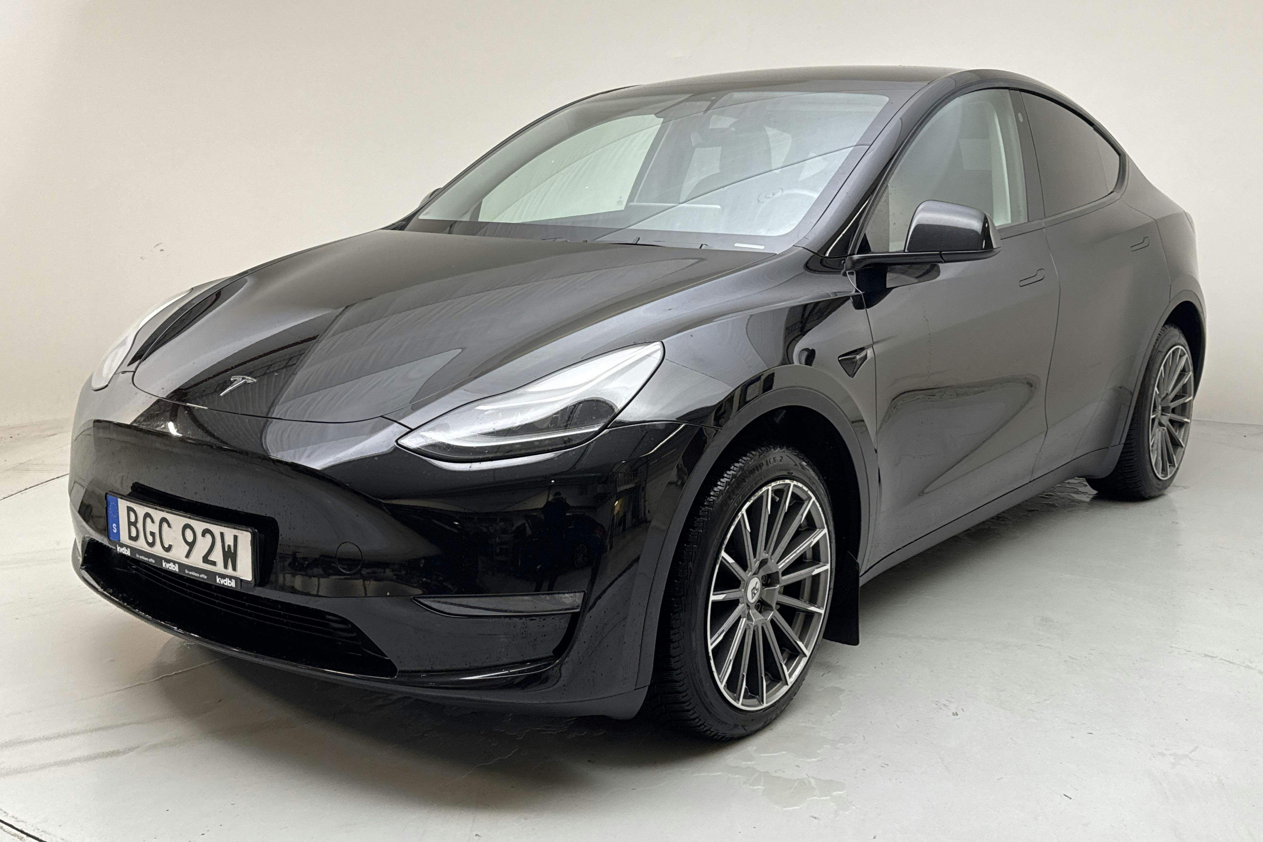Presentationsfoto 1 av 18: Tesla Model Y Long Range Dual Motor AWD - 7 737 mil - Automat - svart - 2023