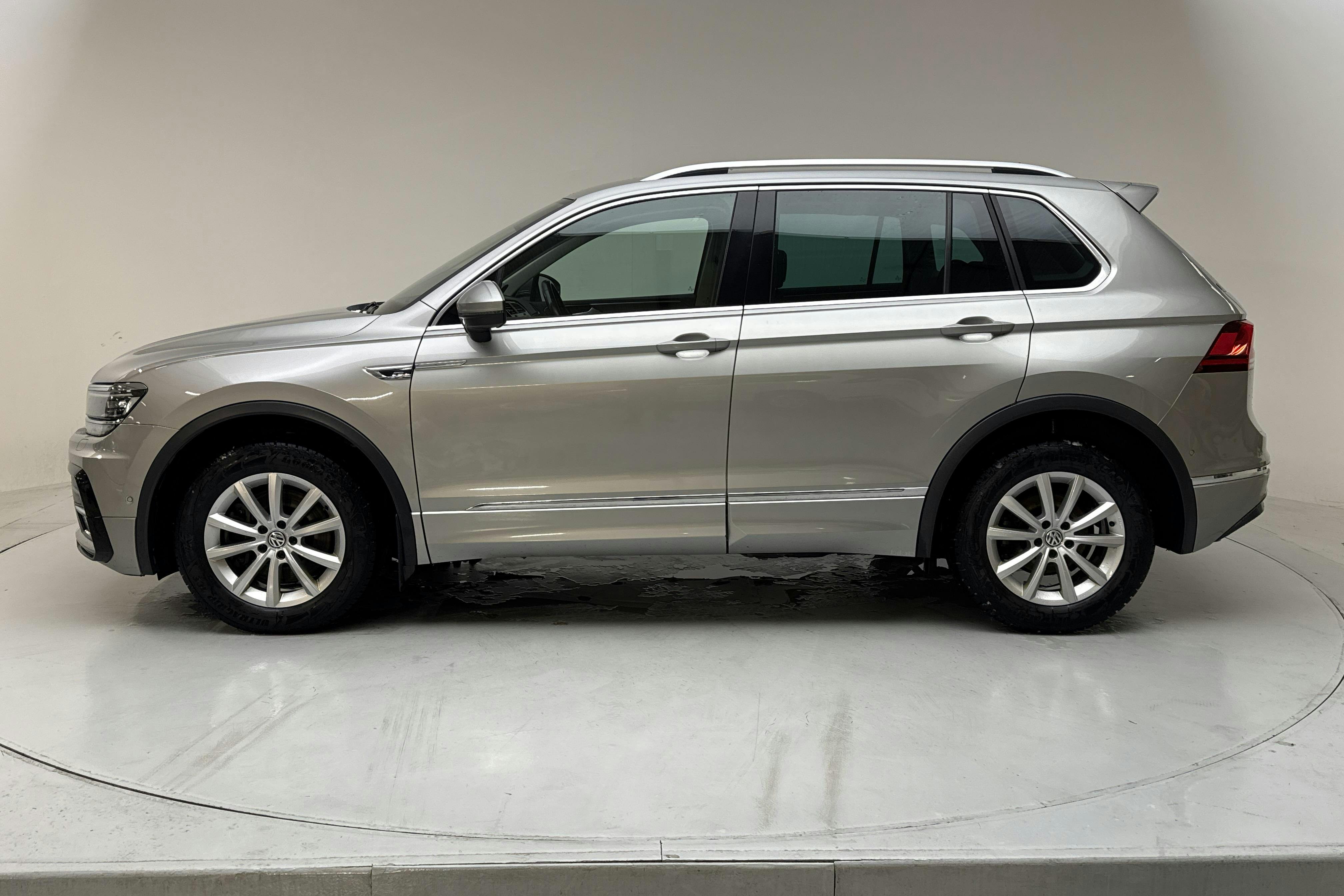 Presentation photo 2 of 15: VW Tiguan 2.0 TDI 4MOTION (190hk) - 195 750 km - Automatic - silver - 2018