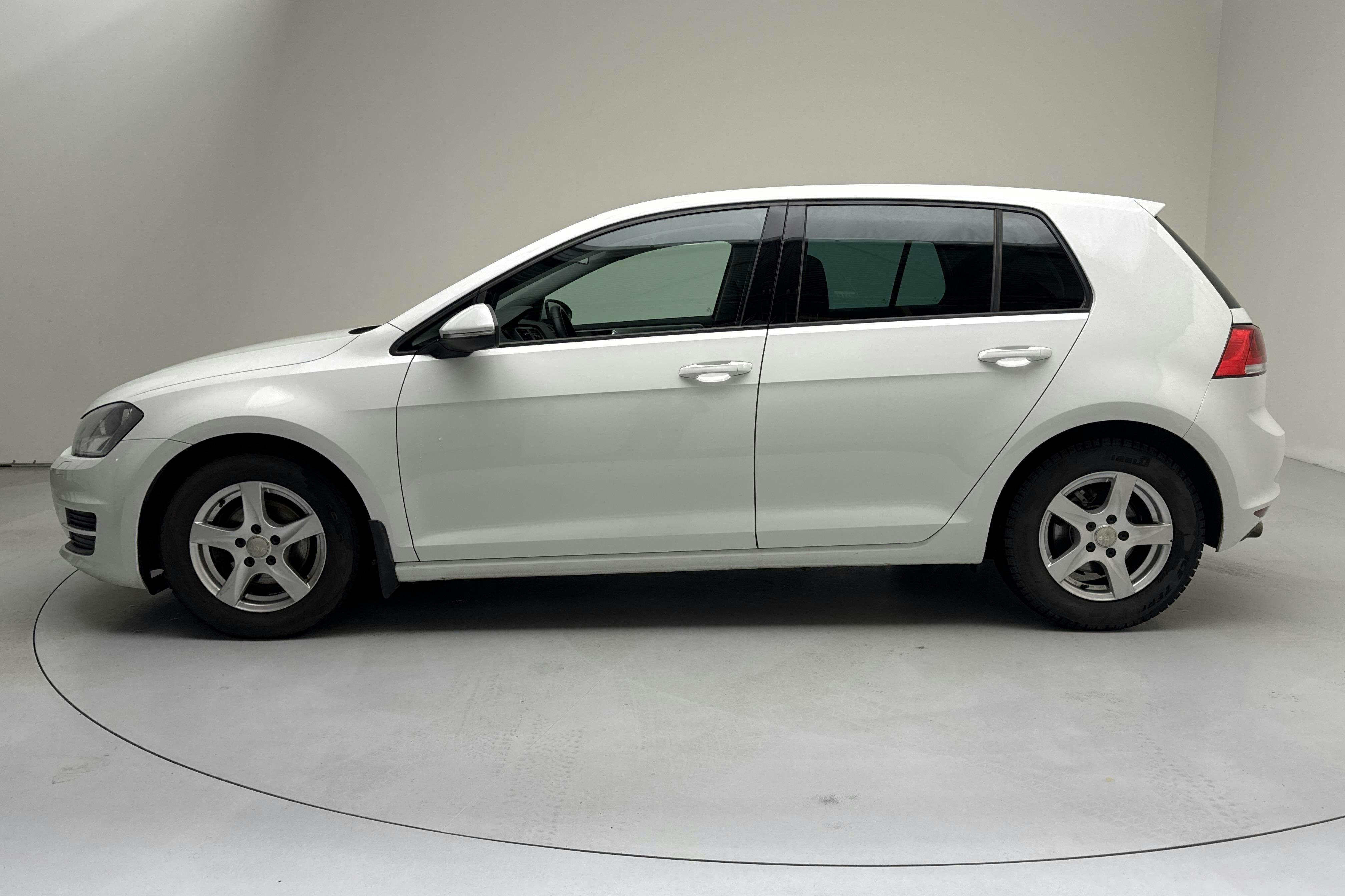 Presentation photo 2 of 12: VW Golf VII 1.2 TSI 5dr (105hk) - 174 910 km - Manual - white - 2014
