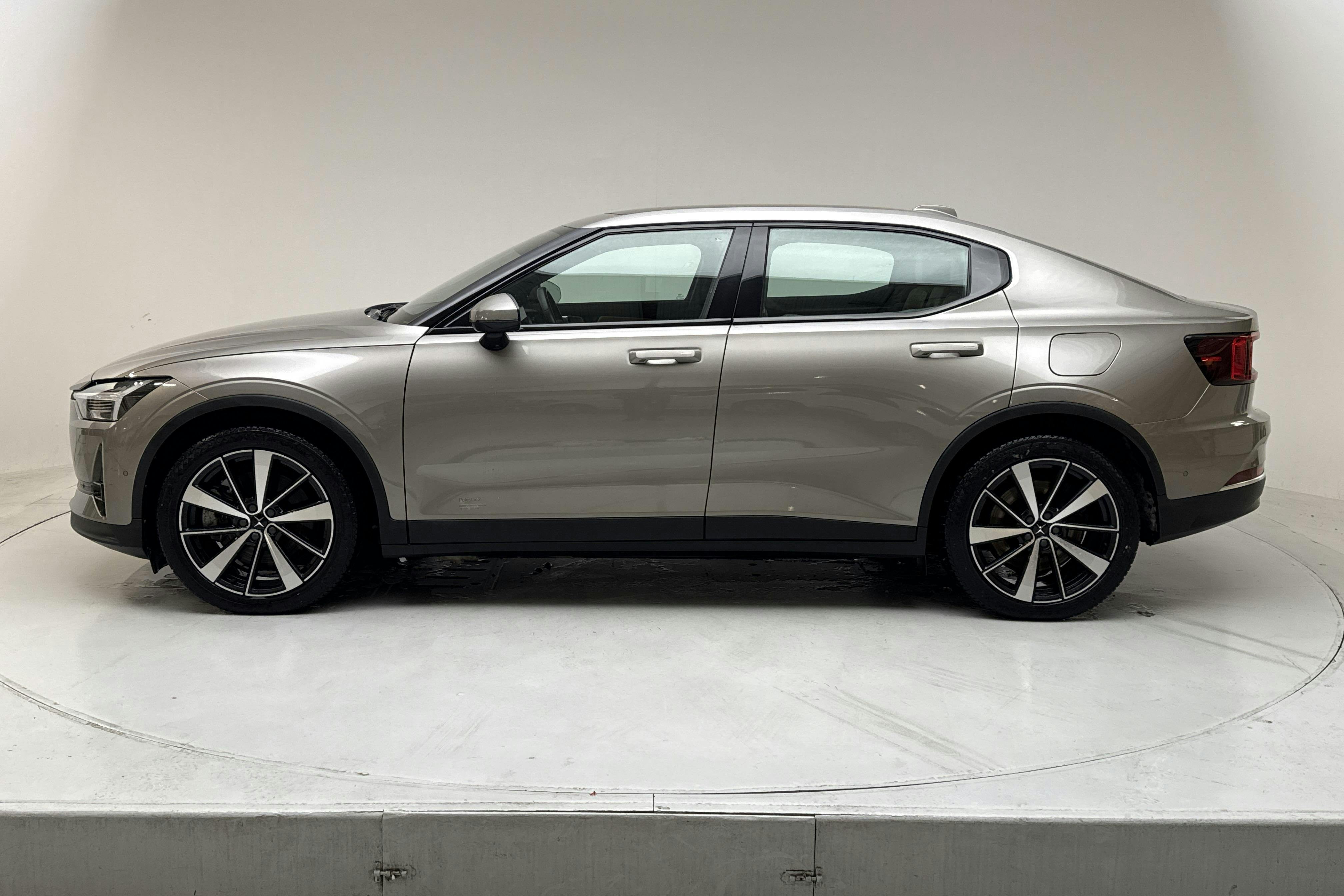 Presentation photo 2 of 20: Polestar 2 Long range Dual motor (408hk) - 130 900 km - Automatic - gray - 2021