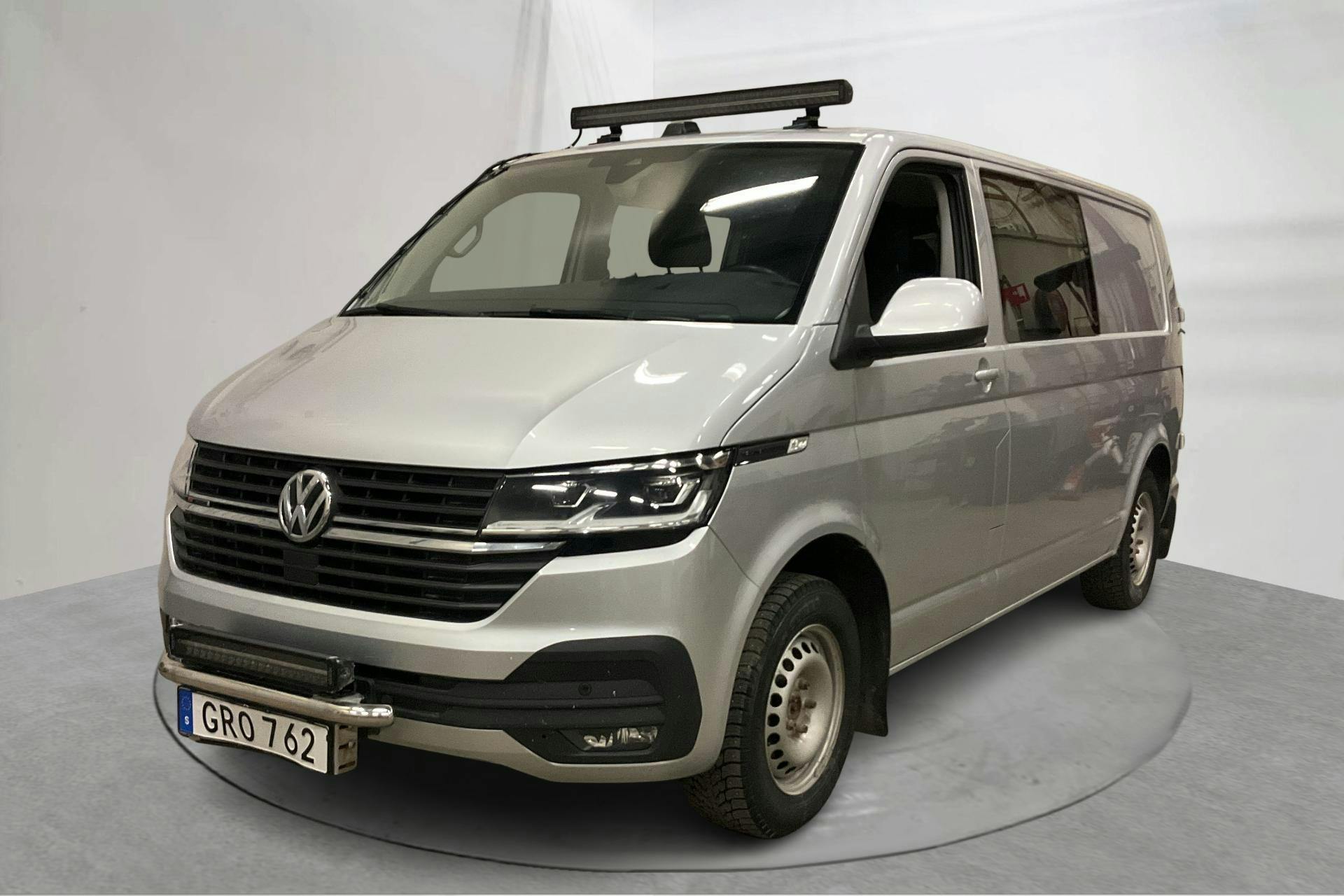 Presentationsfoto 1 av 17: VW Transporter Kombi T6.1 2.0 TDI BMT 4MOTION (150hk) - 15 768 mil - Automat - silver - 2021