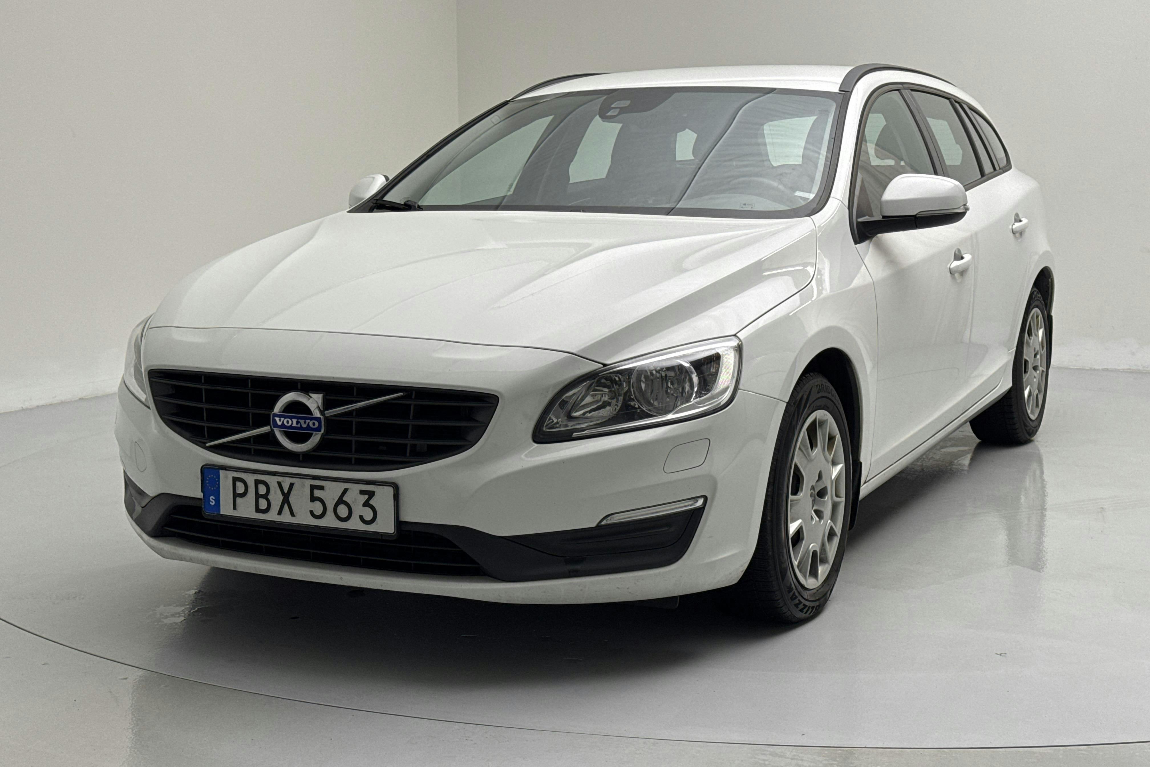 Presentation photo 1 of 13: Volvo V60 D2 (120hk) - 134 320 km - Automatic - white - 2017