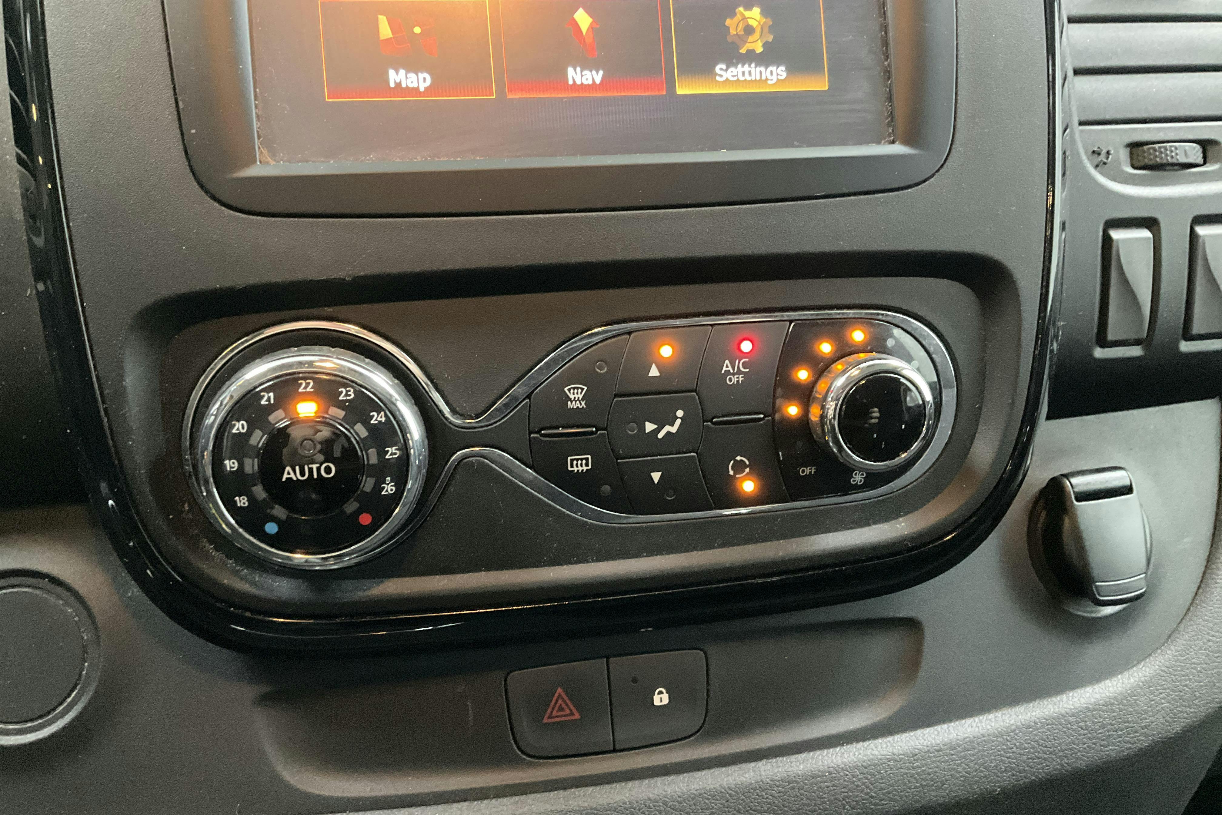 Zdjęcie prezentacyjne 14 z 14: Opel Vivaro 1.6 BITURBO (125hk) - 187 270 km - Manualna - biały - 2017