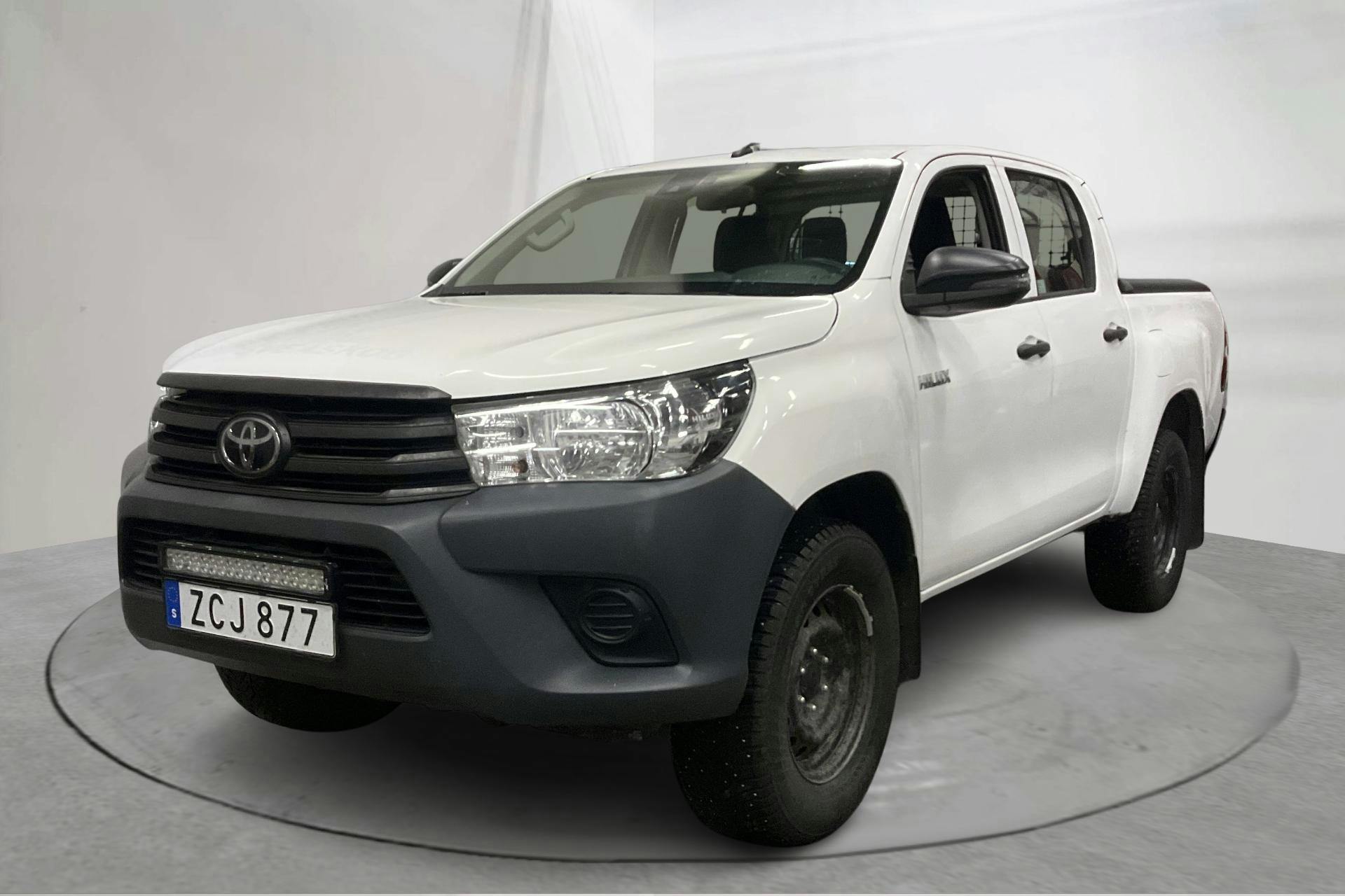 Presentation photo 1 of 13: Toyota Hilux 2.4 D 4WD (150hk) - 170 740 km - Manual - white - 2018