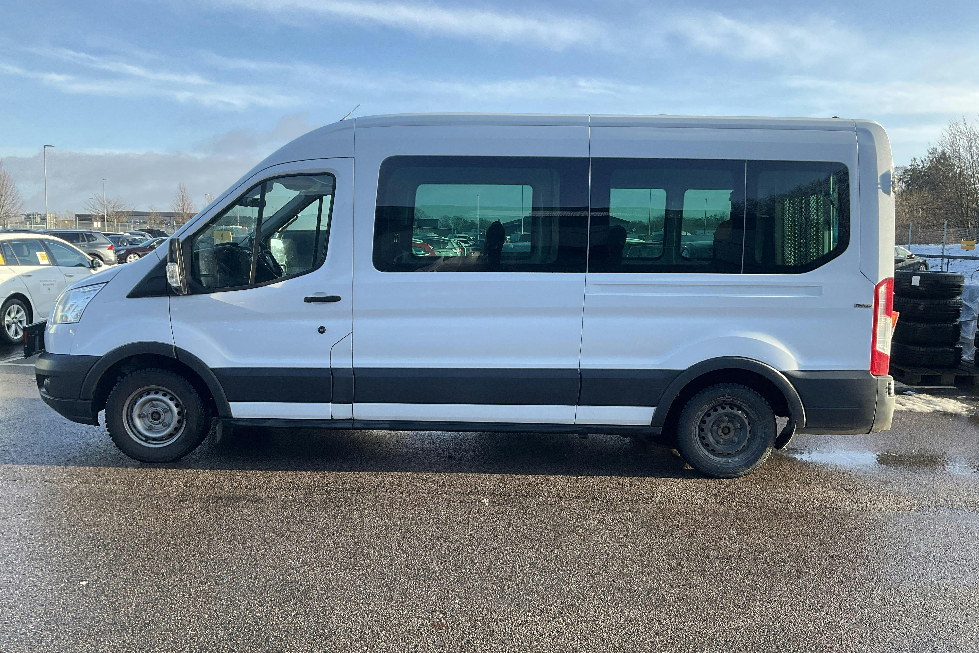 Presentation photo 2 of 15: Ford Transit 350 2.2 TDCi Kombi (125hk) - 201 240 km - Manual - white - 2015