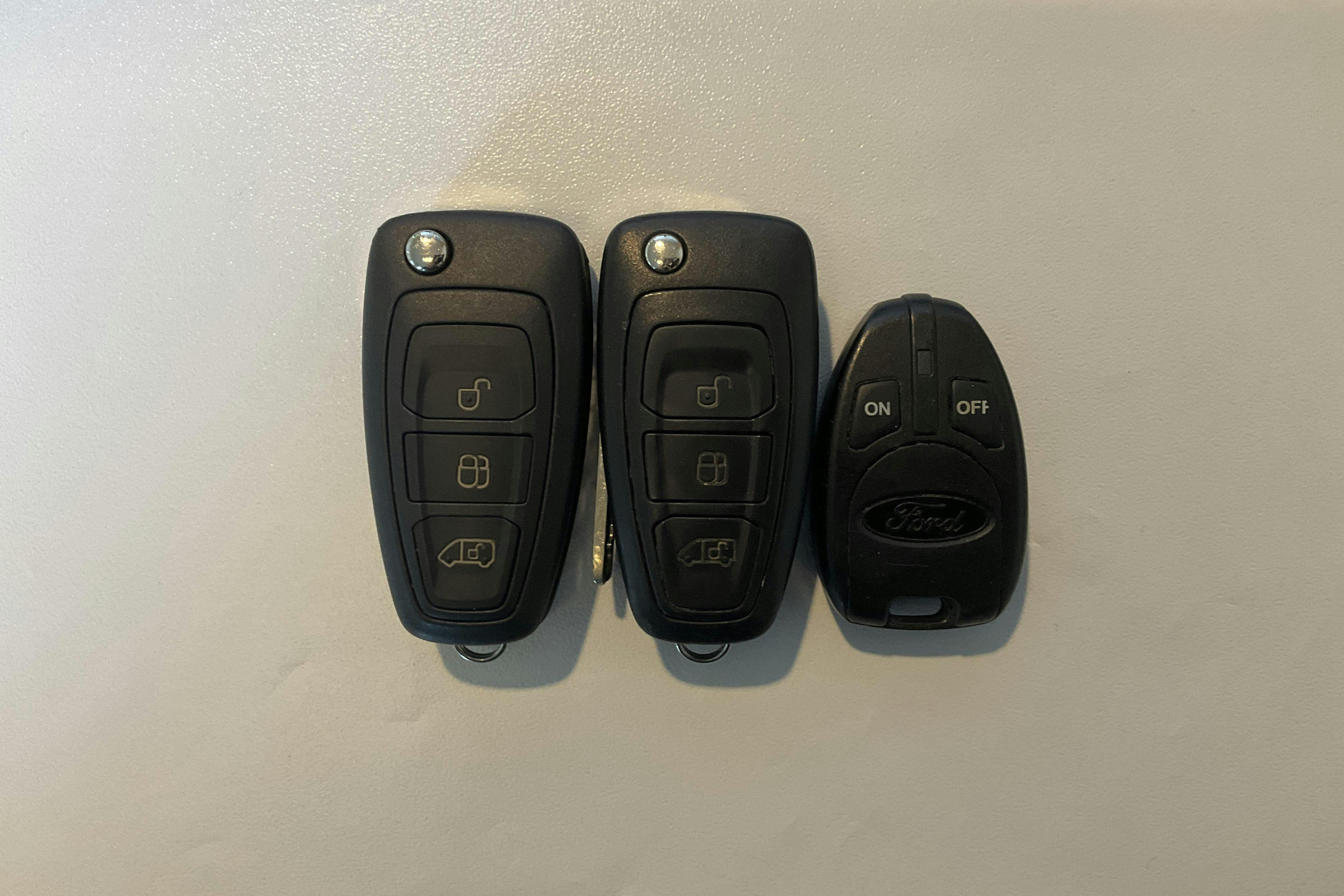 Presentation photo 15 of 15: Ford Transit 350 2.2 TDCi Kombi (125hk) - 201 240 km - Manual - white - 2015