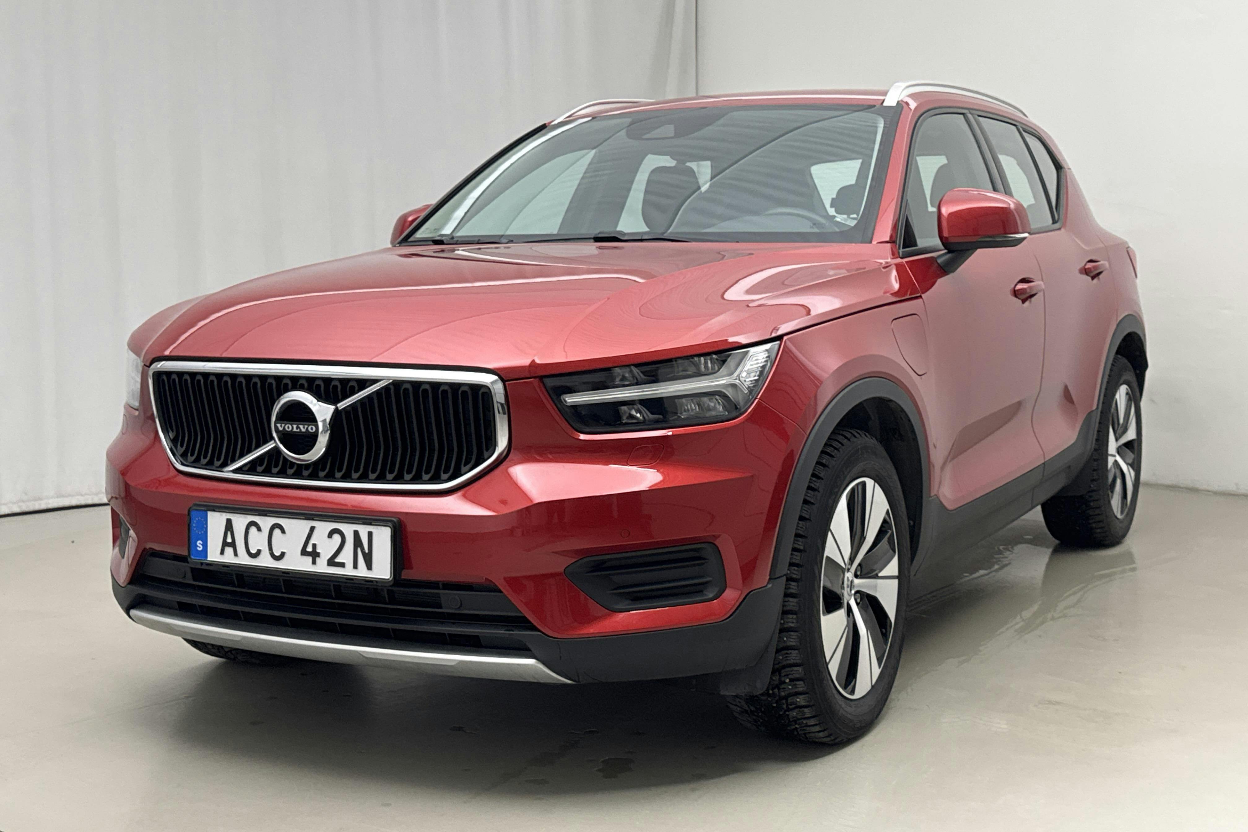 Presentation photo 1 of 20: Volvo XC40 T5 2WD Twin Engine (262hk) - 78 990 km - Automatic - red - 2020