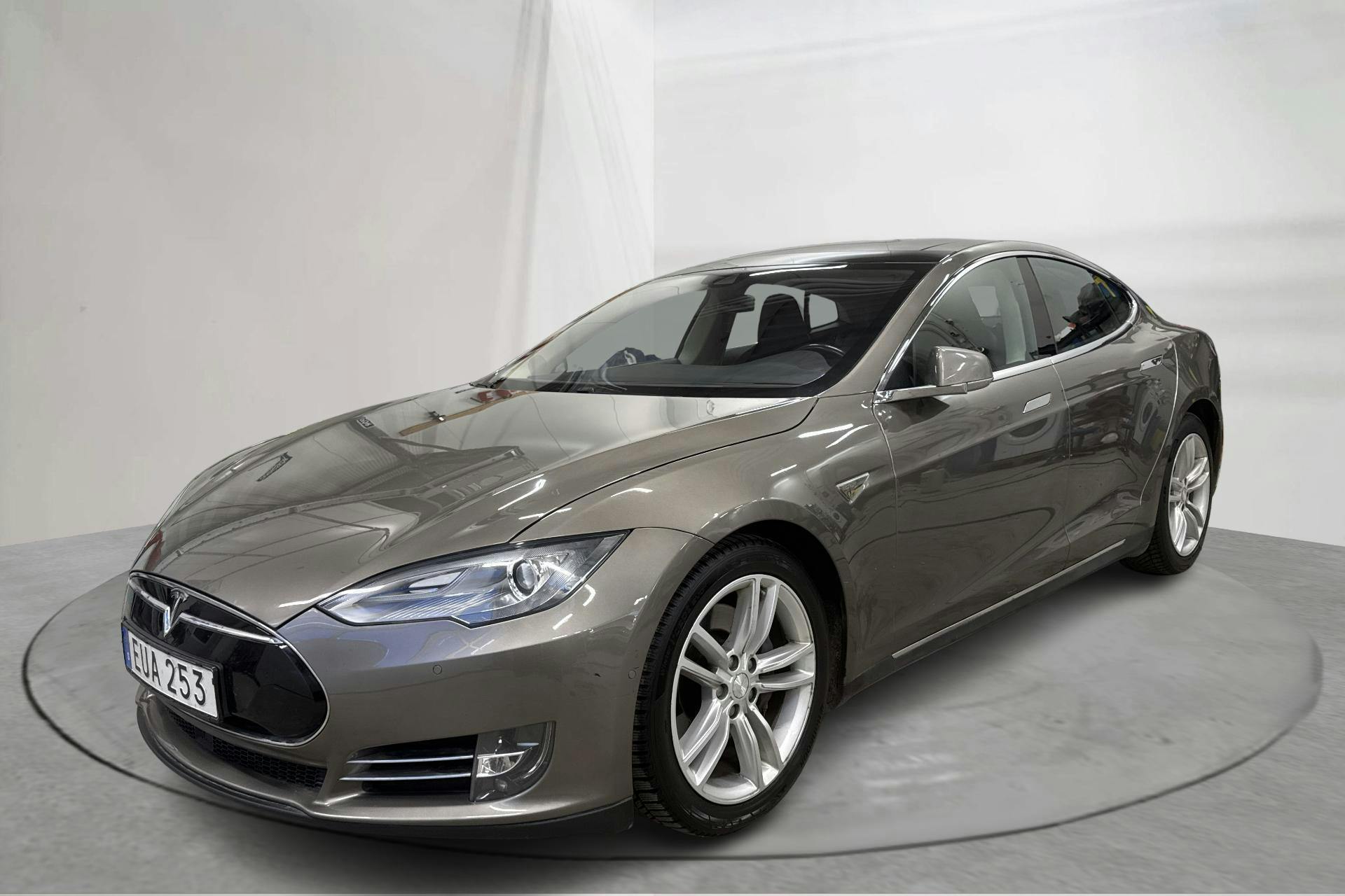 Presentationsfoto 1 av 19: Tesla Model S 70D - 20 759 mil - Automat - grå - 2015
